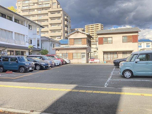 大町駅前ガレージの外観・駐車場イメージ1枚目