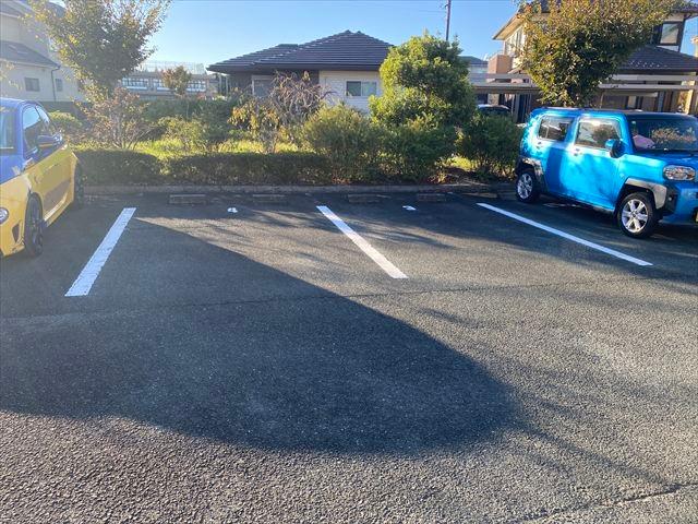 フォレストタウンの外観・駐車場イメージ2枚目