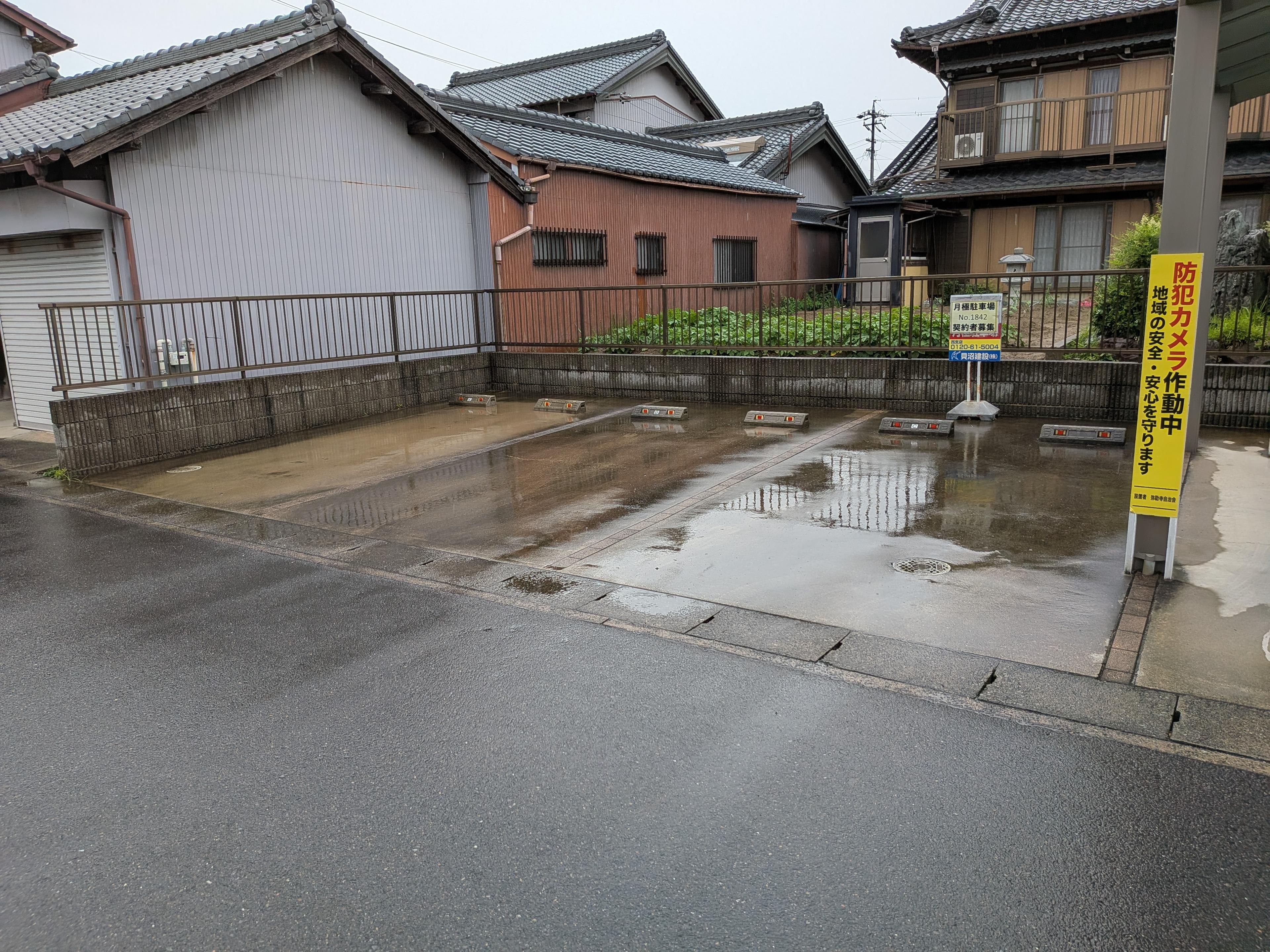 弥勒寺東2-39駐車場の外観・駐車場イメージ1枚目