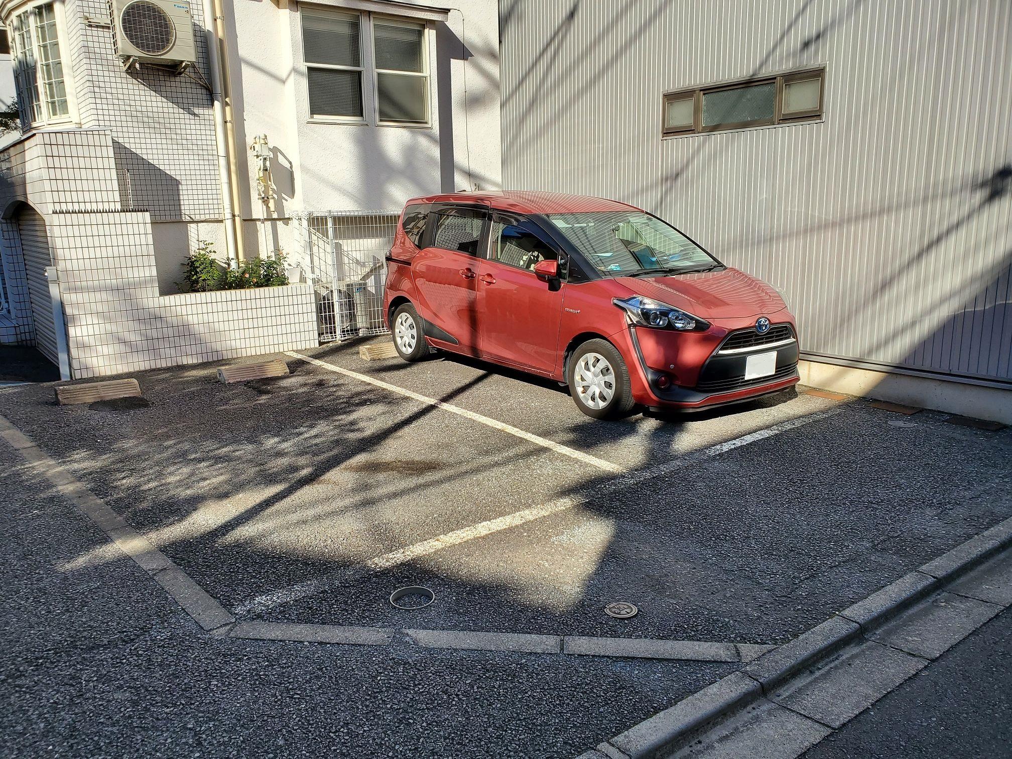ｱﾝｿﾚｲﾕ駐車場の外観・駐車場イメージ1枚目