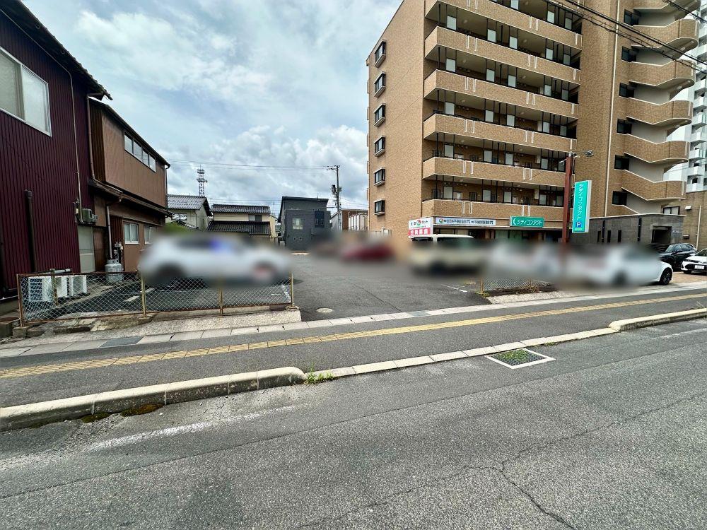 ユニコン東朝日町218パーキングの外観・駐車場イメージ1枚目