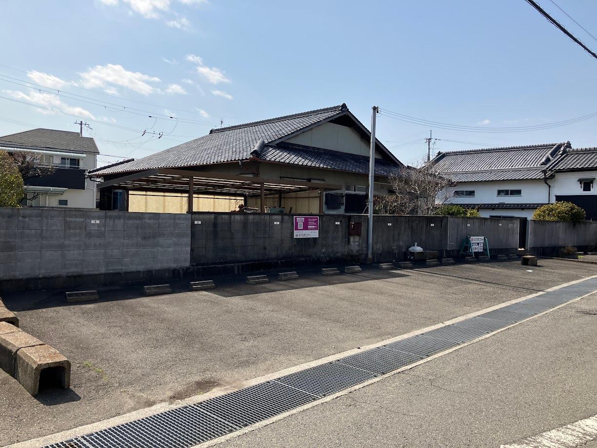 にしむらカーレストの外観・駐車場イメージ1枚目