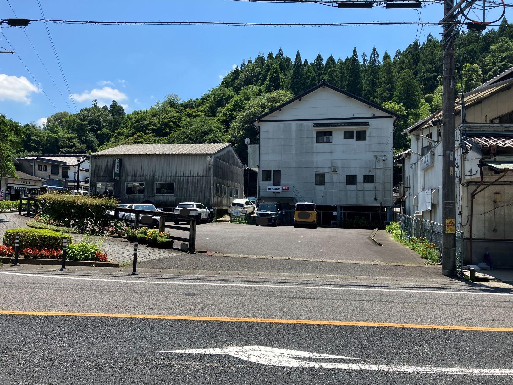 足助駐車場の外観・駐車場イメージ1枚目