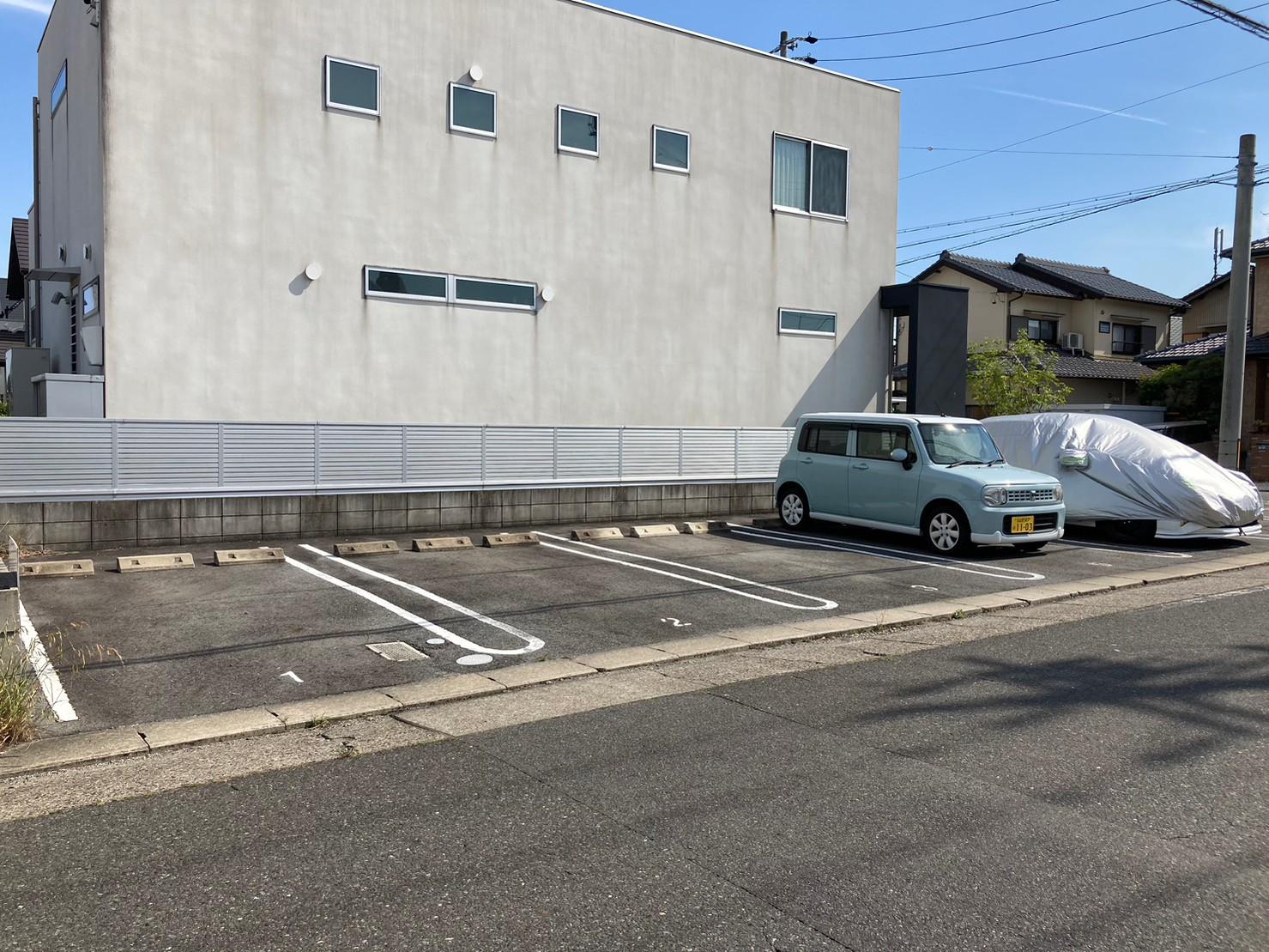 万場山一丁目ハヤカワパーキングの外観・駐車場イメージ1枚目