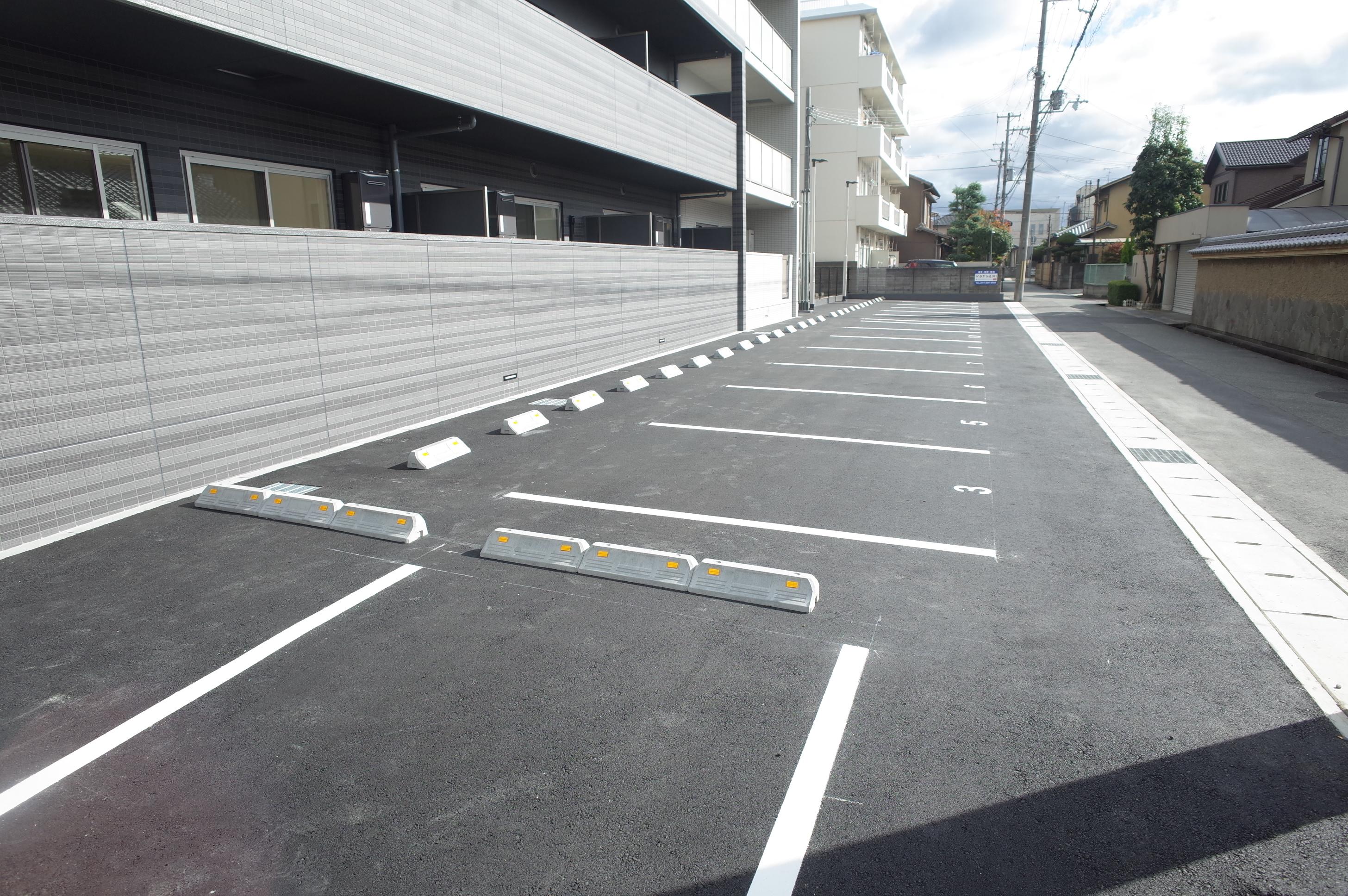 フランディル・オーラ五軒邸の外観・駐車場イメージ1枚目