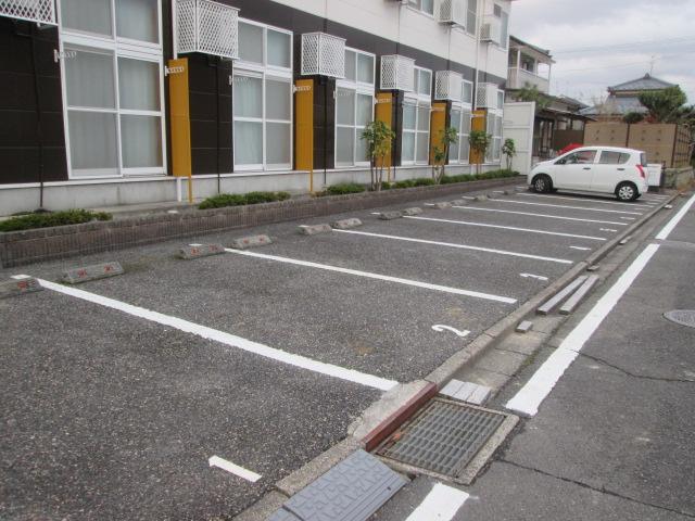 ハピネス新津(23475)の外観・駐車場イメージ1枚目