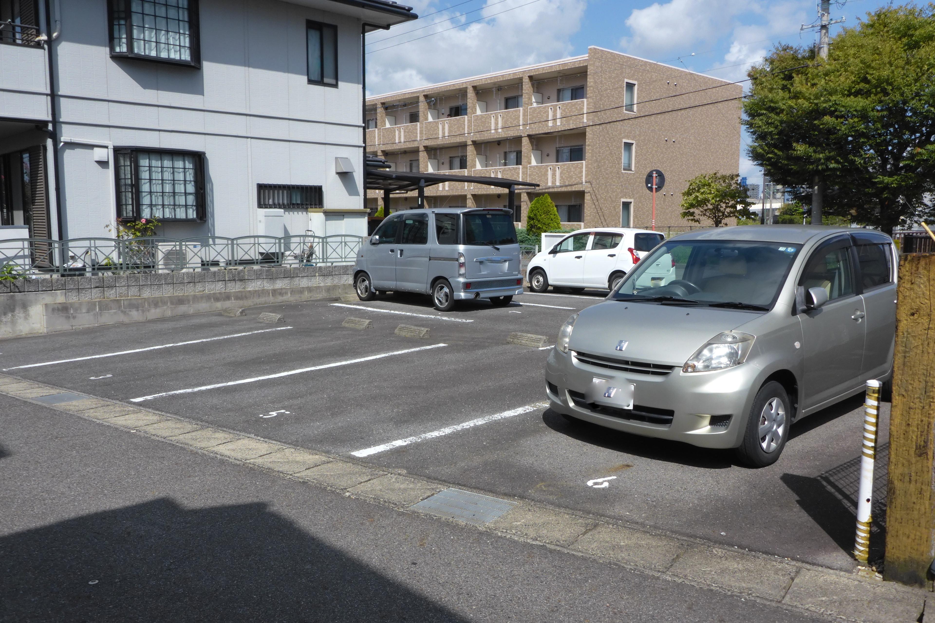 320086の外観・駐車場イメージ2枚目