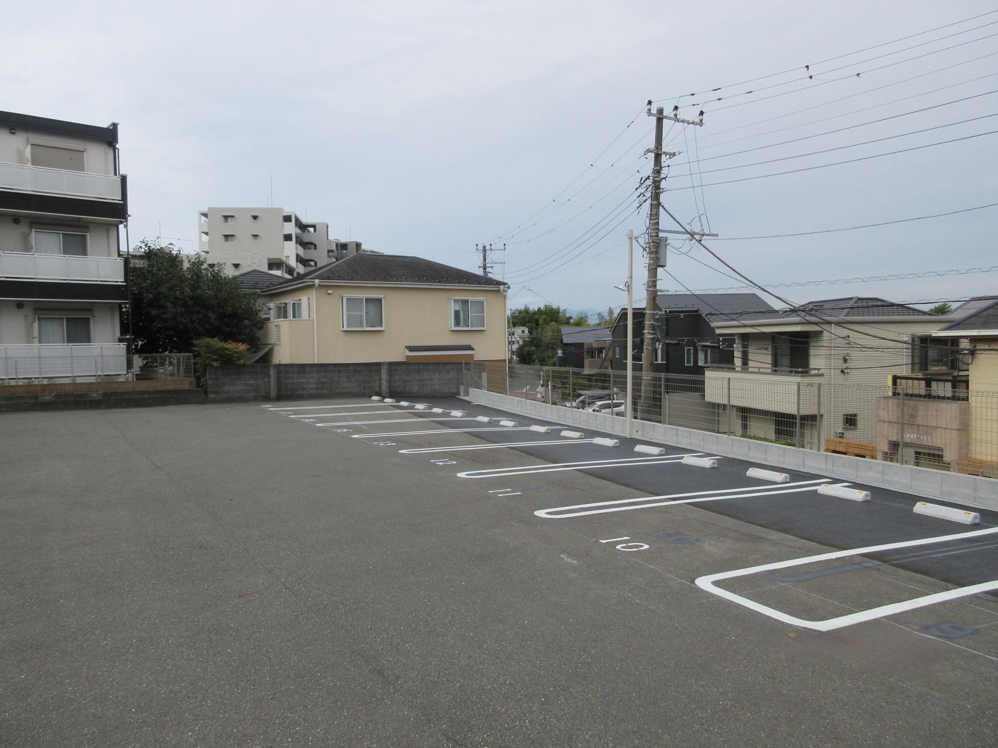 仙場パーキングの外観・駐車場イメージ2枚目