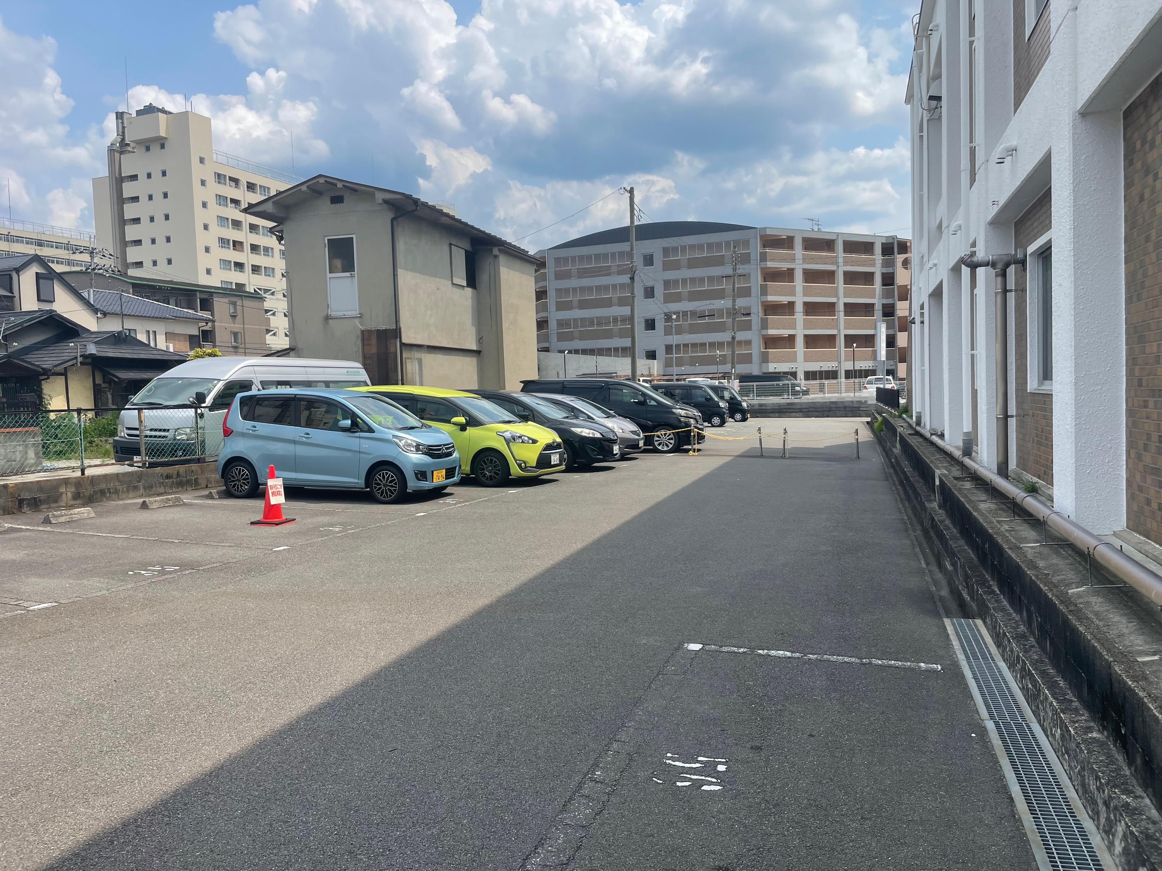 林（池尻町）ガレージの外観・駐車場イメージ2枚目