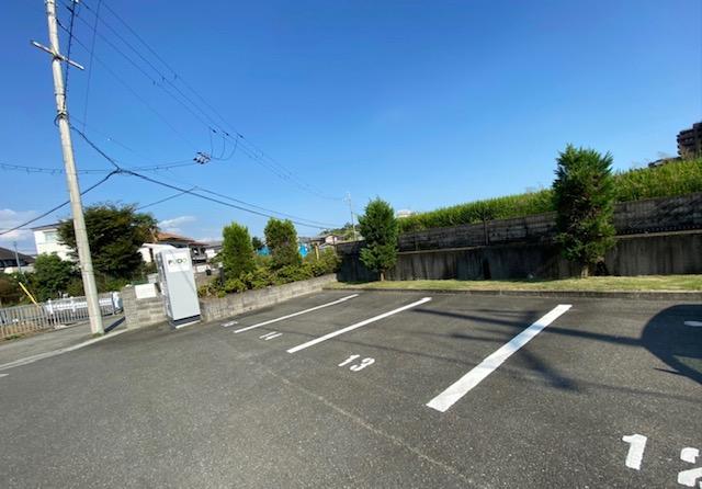 ピュアホワイト(25055)の外観・駐車場イメージ1枚目