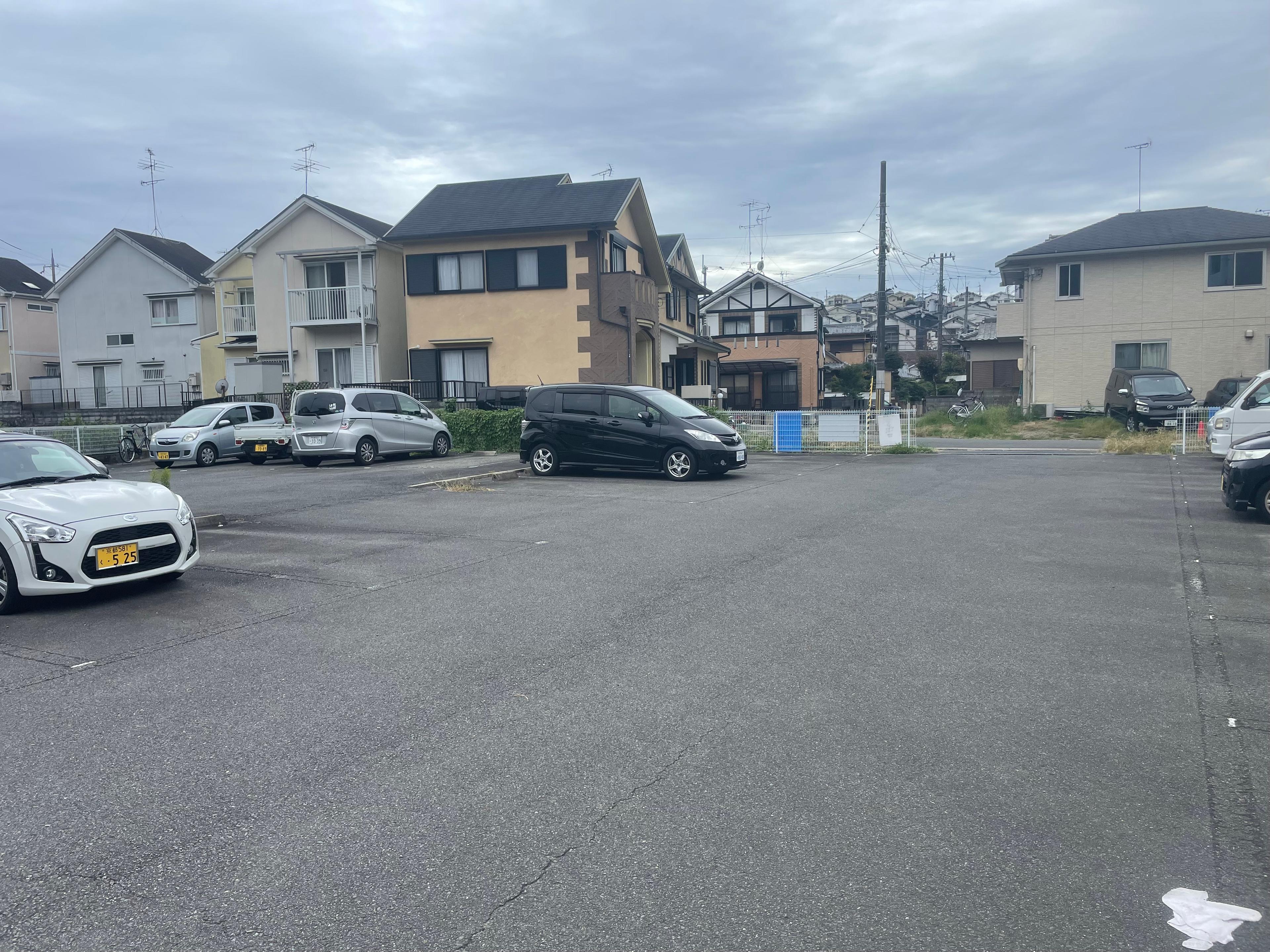 本田ガレージの外観・駐車場イメージ3枚目