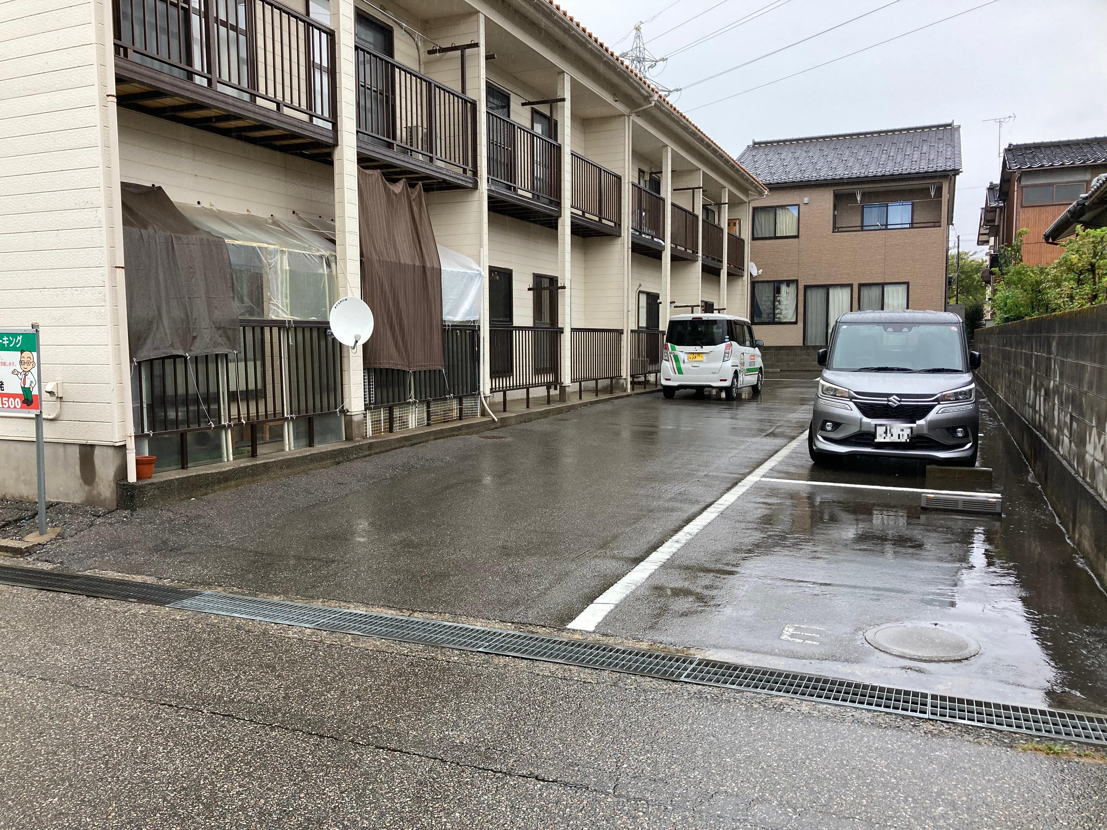 ハイツAパーキングの外観・駐車場イメージ1枚目