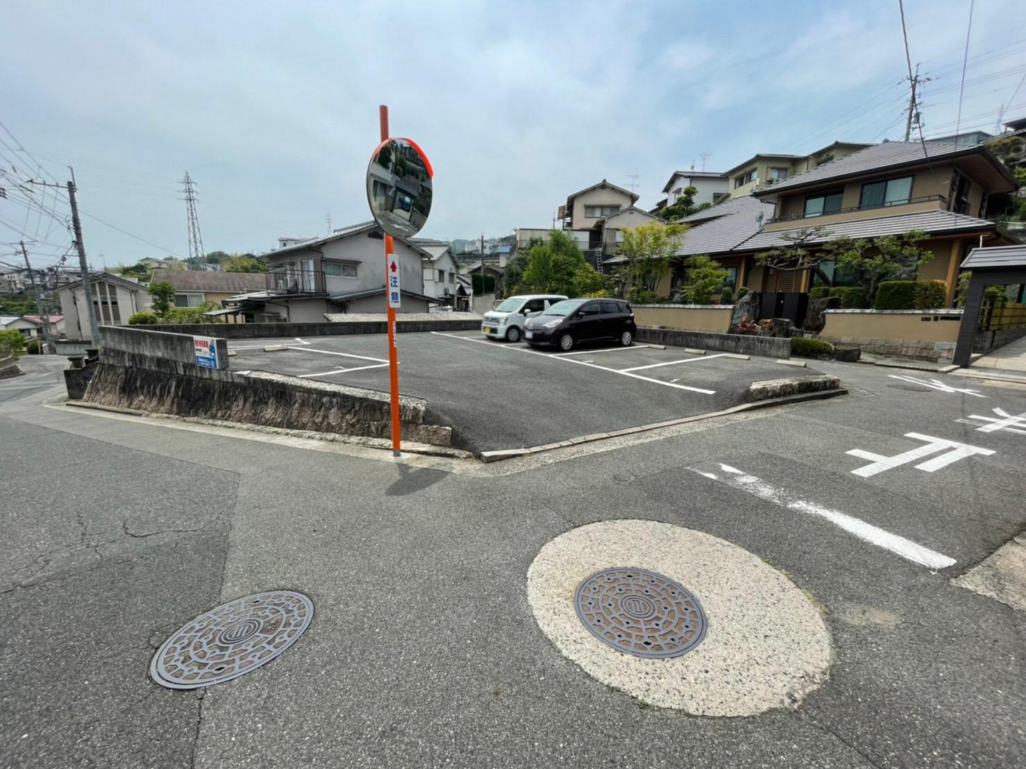 岡部邸ガレージの外観・駐車場イメージ1枚目