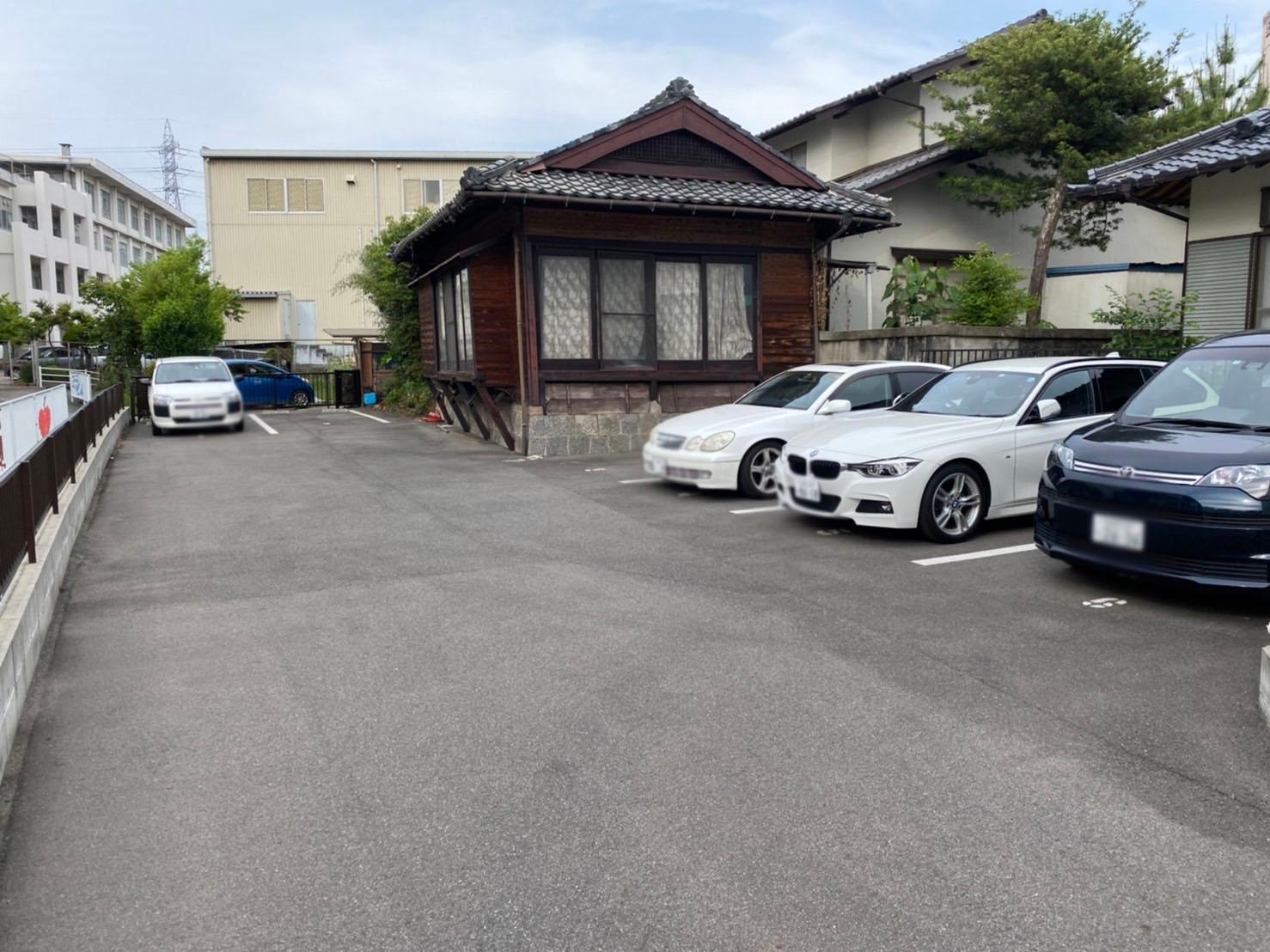 徳村ガレージの外観・駐車場イメージ1枚目