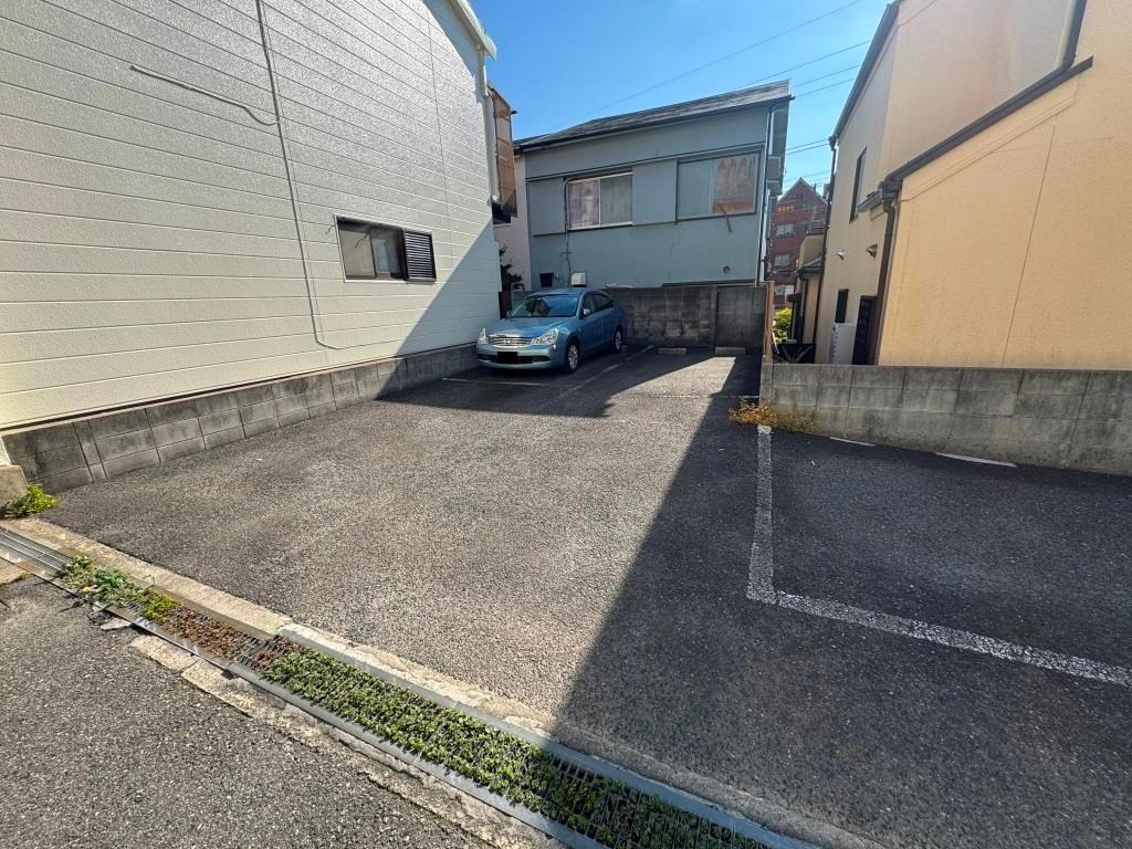 三木ガレージの外観・駐車場イメージ2枚目