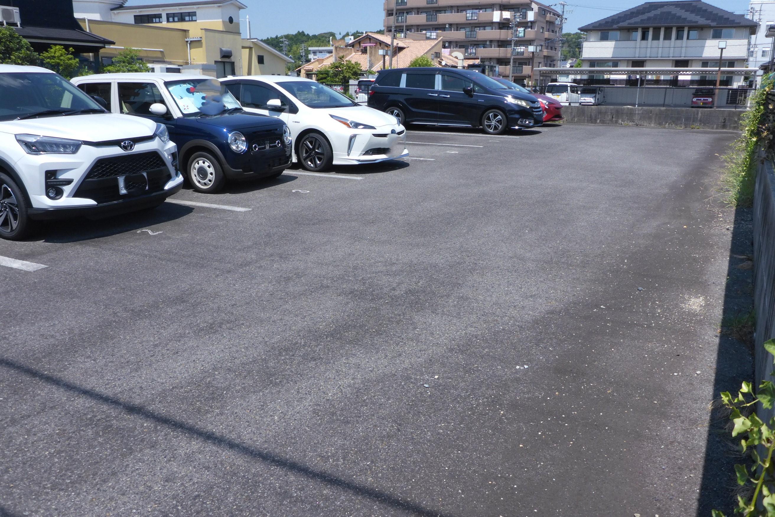 新居町駐車場の外観・駐車場イメージ2枚目