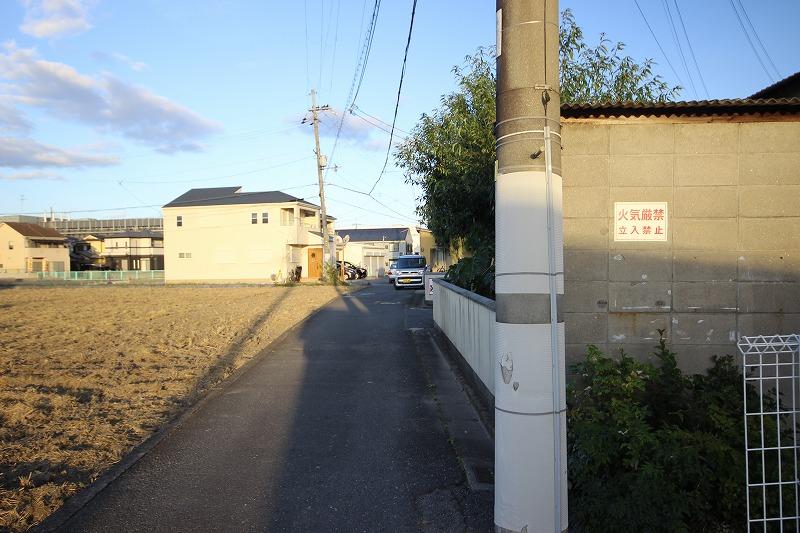 寺川第１ガレージの外観・駐車場イメージ2枚目
