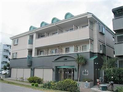 ローズガーデンＫ－１３２番館（入居者のみ契約可）の外観・駐車場イメージ1枚目