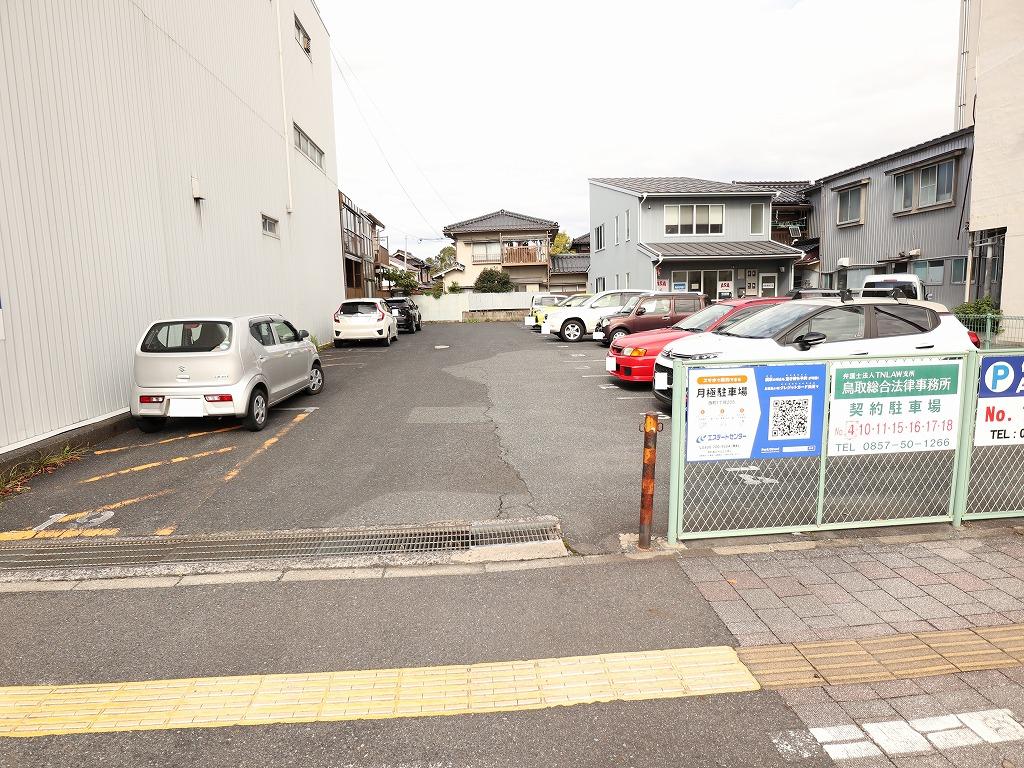 西町1丁目205駐車場の外観・駐車場イメージ1枚目