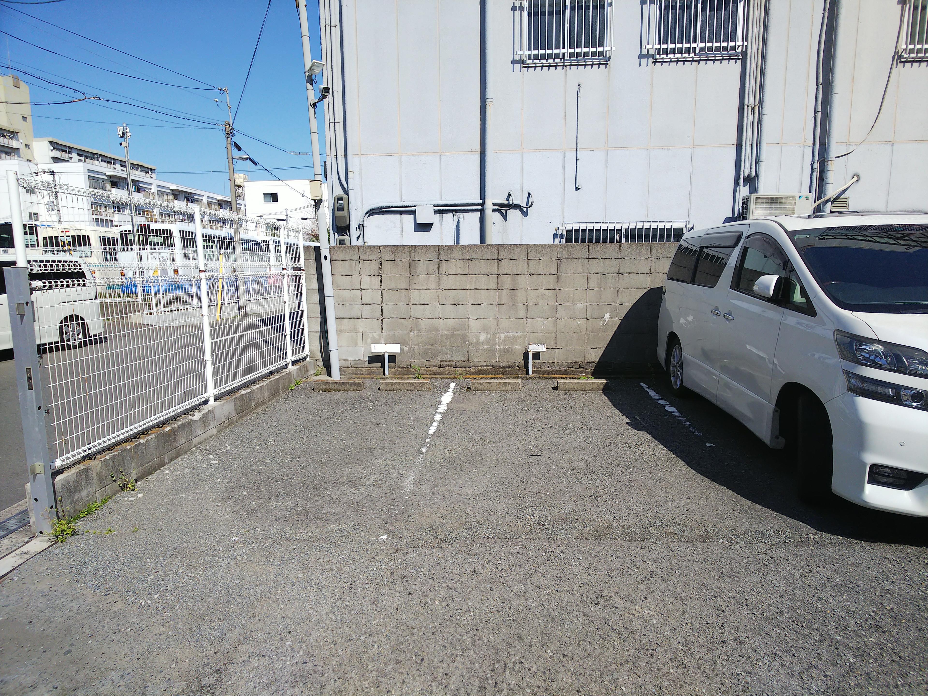 アベニューフロベールの外観・駐車場イメージ3枚目