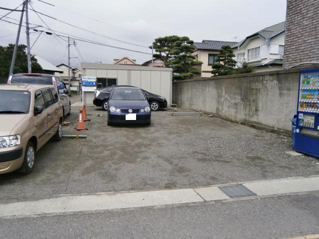内山月極駐車場の外観・駐車場イメージ2枚目