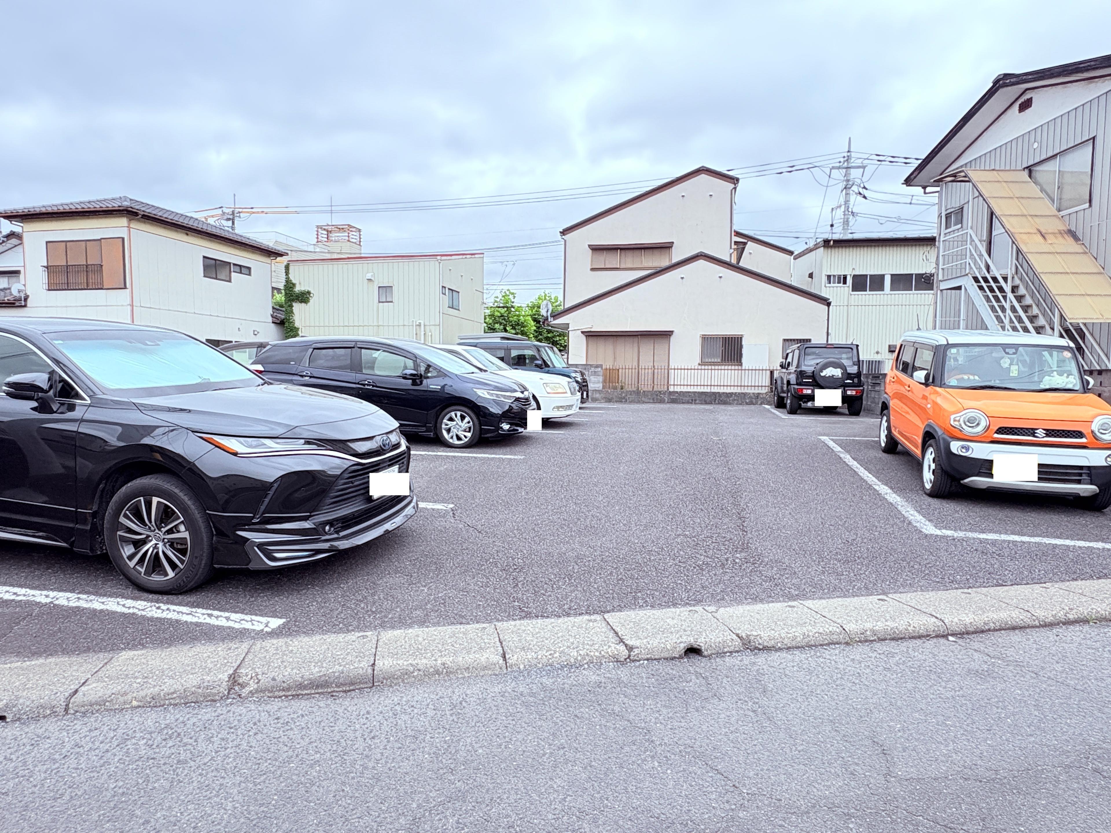 小瀬パーキングの外観・駐車場イメージ2枚目