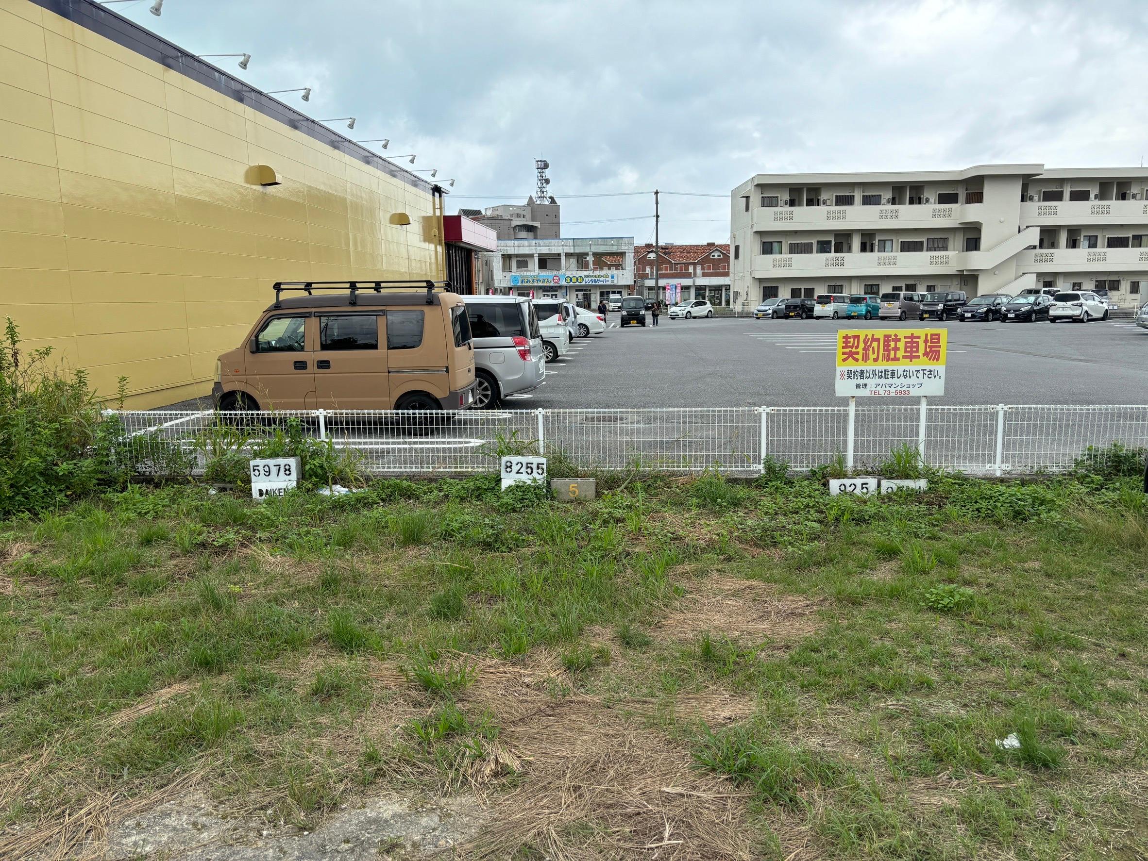 ドラモリ裏駐車場の外観・駐車場イメージ1枚目
