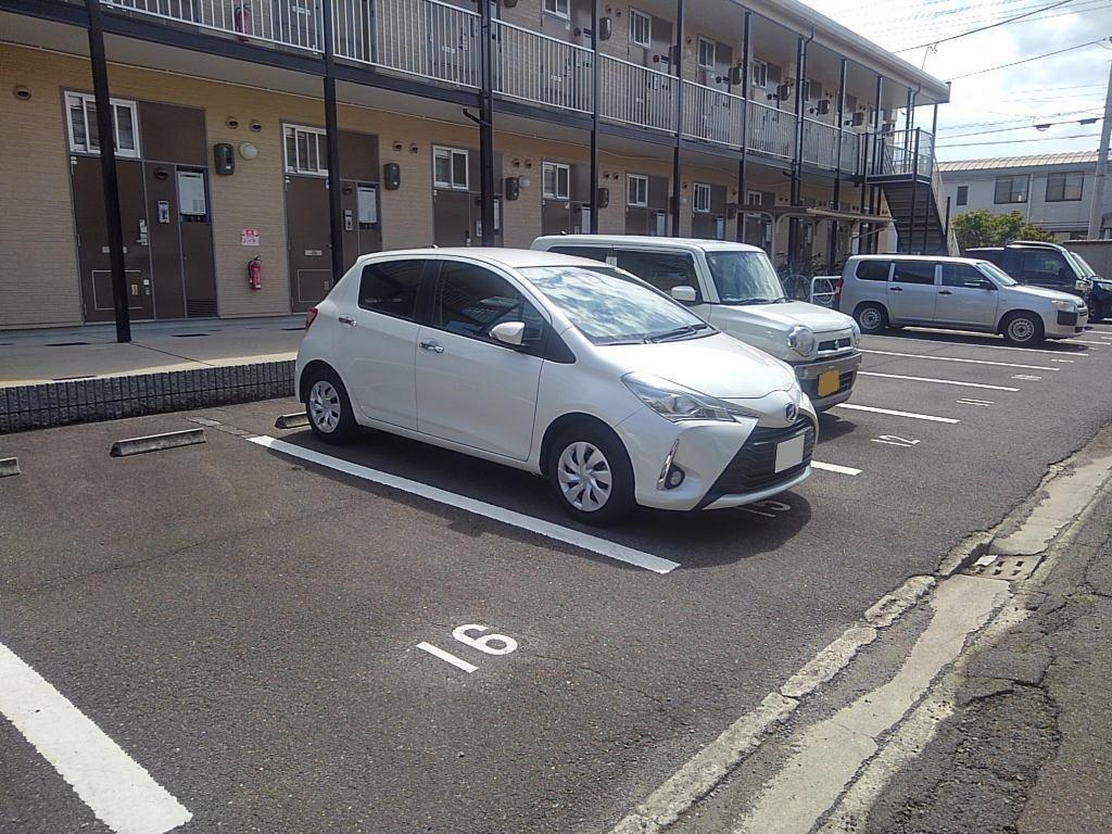 サンポート(27362)の外観・駐車場イメージ1枚目