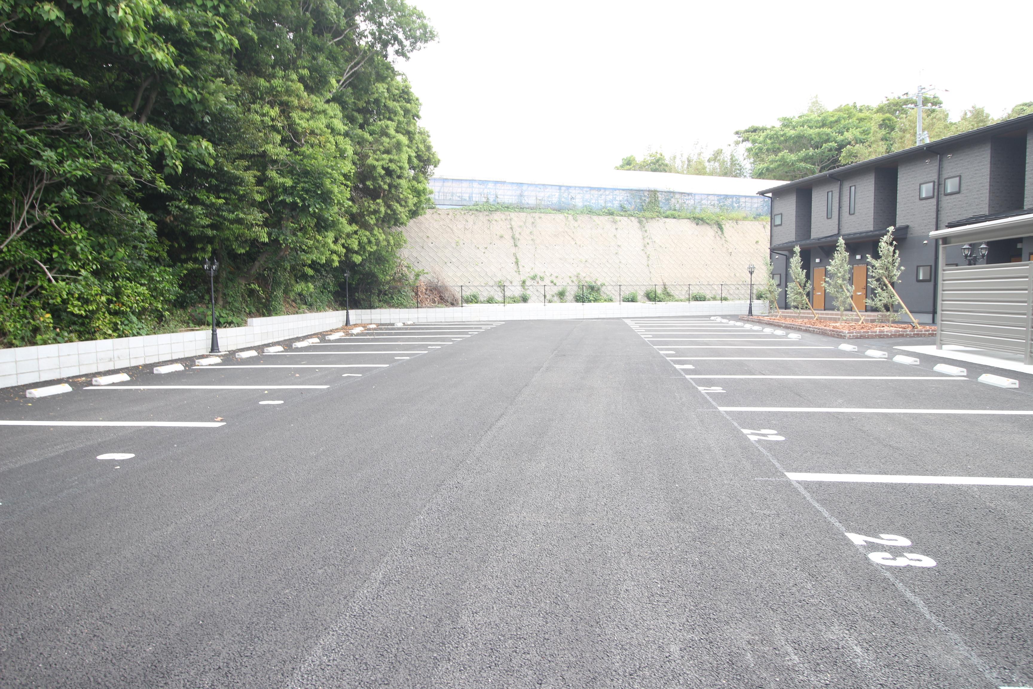 DUMBOの外観・駐車場イメージ1枚目