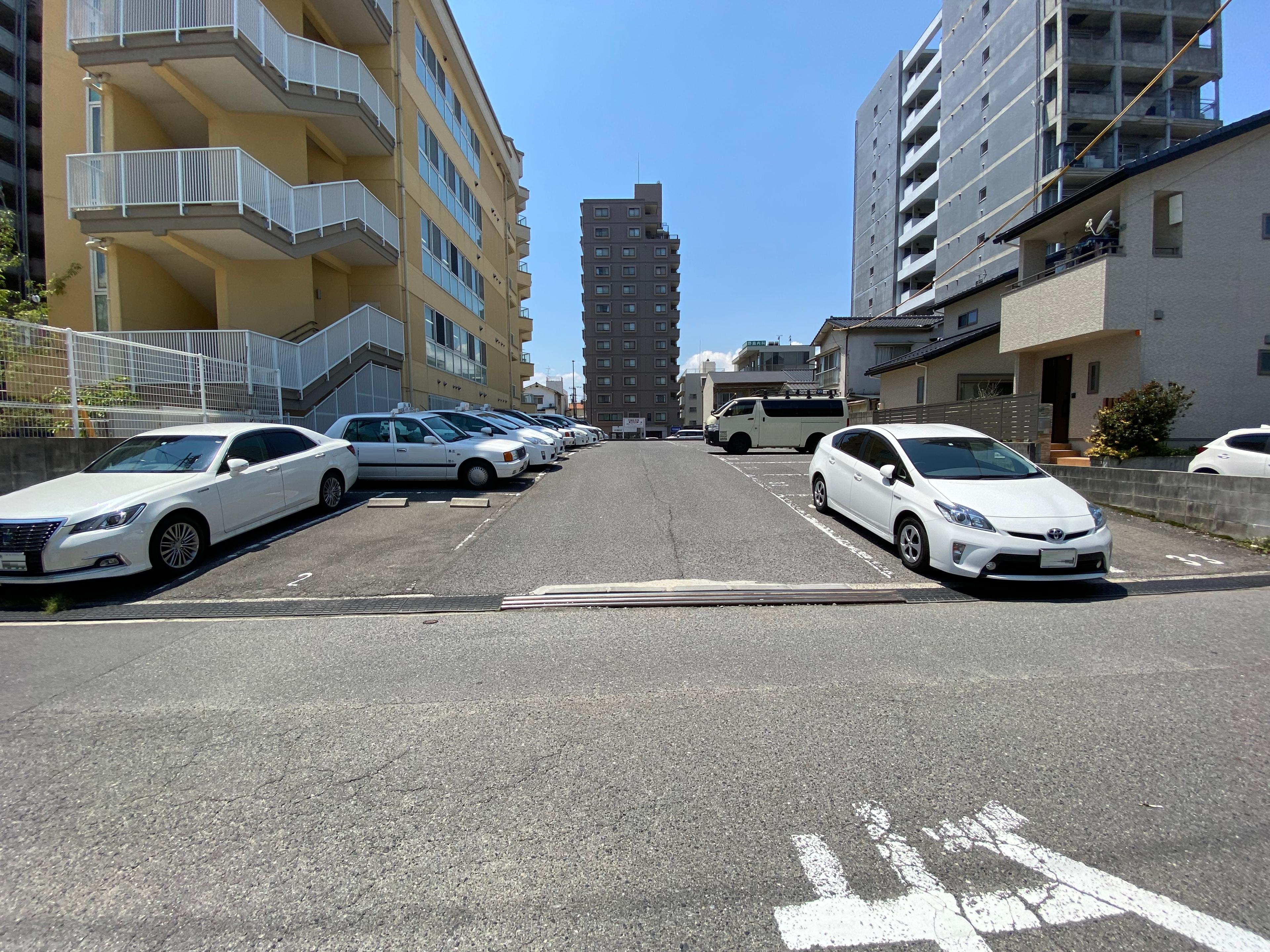 黄金パーキング(裏)の外観・駐車場イメージ1枚目