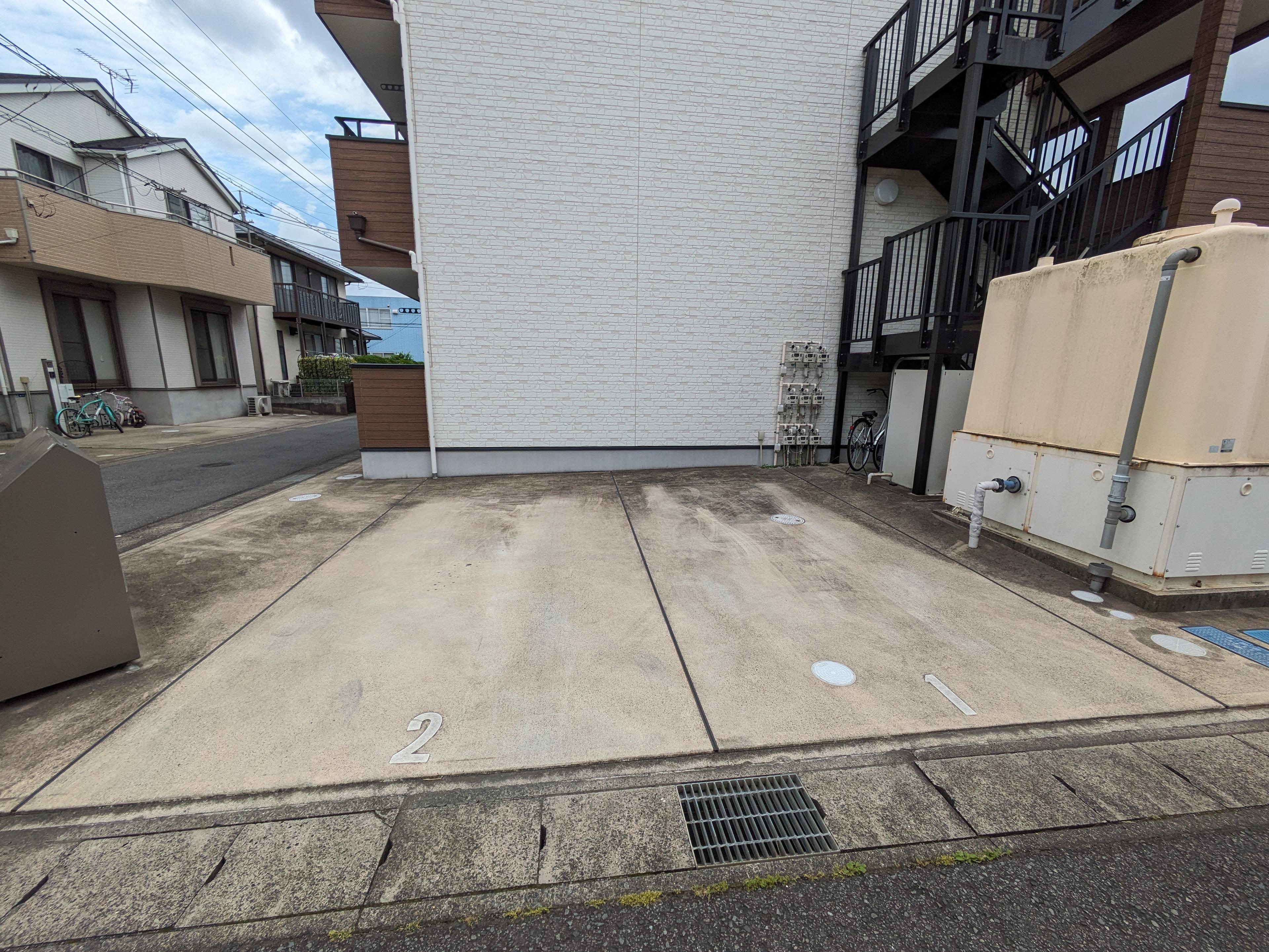 ルピナスの外観・駐車場イメージ1枚目