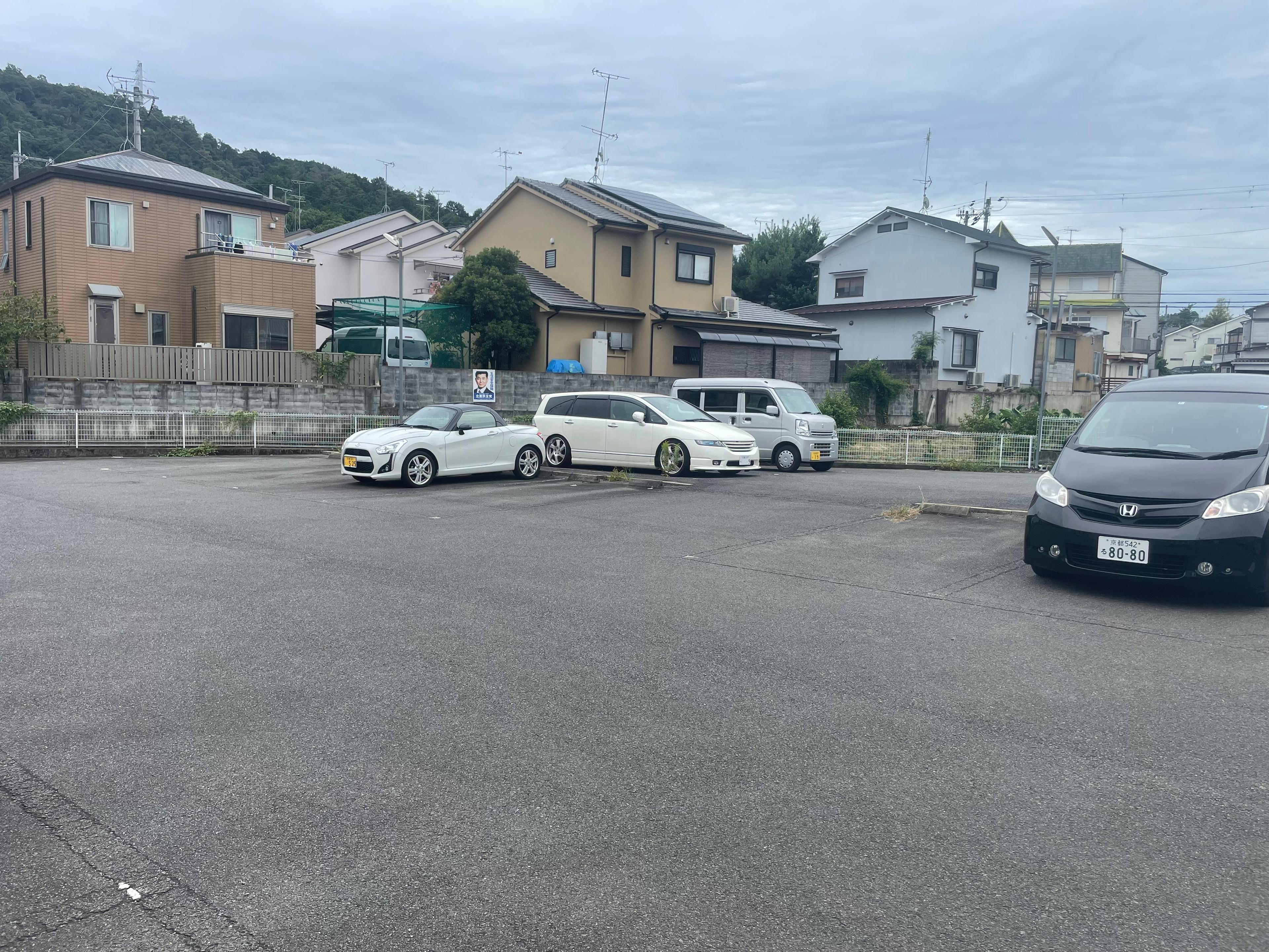 本田ガレージの外観・駐車場イメージ2枚目