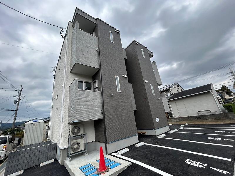 CB基山ﾊﾟｯｾﾙ　敷地内駐車場の外観・駐車場イメージ1枚目