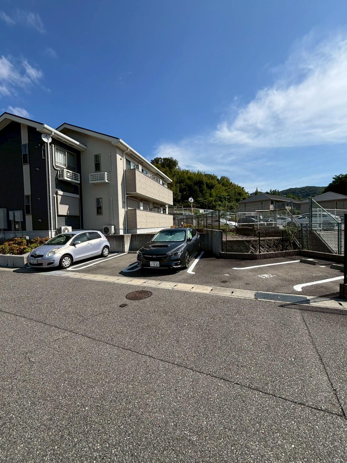 シャトーシモハタ駐車場（南側区画）の外観・駐車場イメージ3枚目