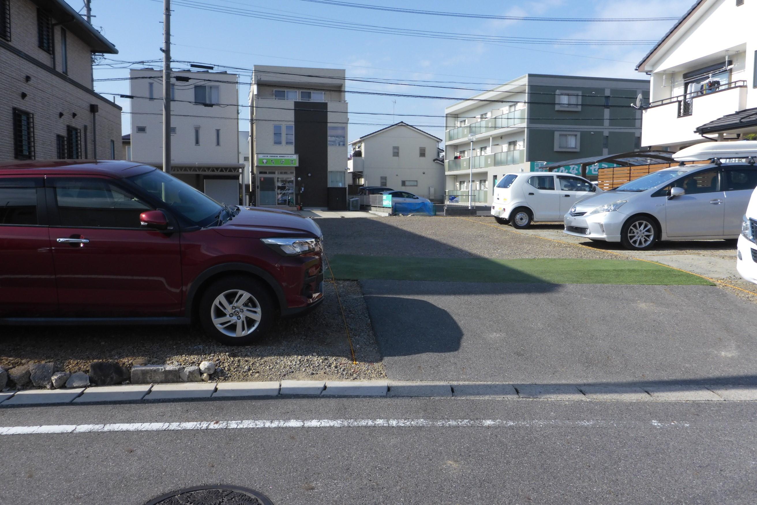 向第1駐車場の外観・駐車場イメージ3枚目