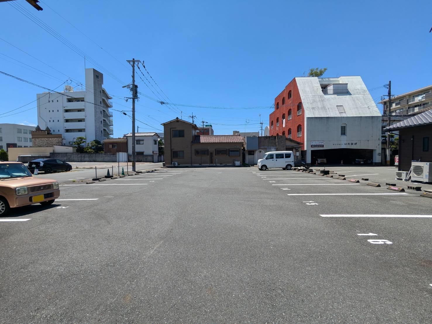 外山月極駐車場の外観・駐車場イメージ2枚目