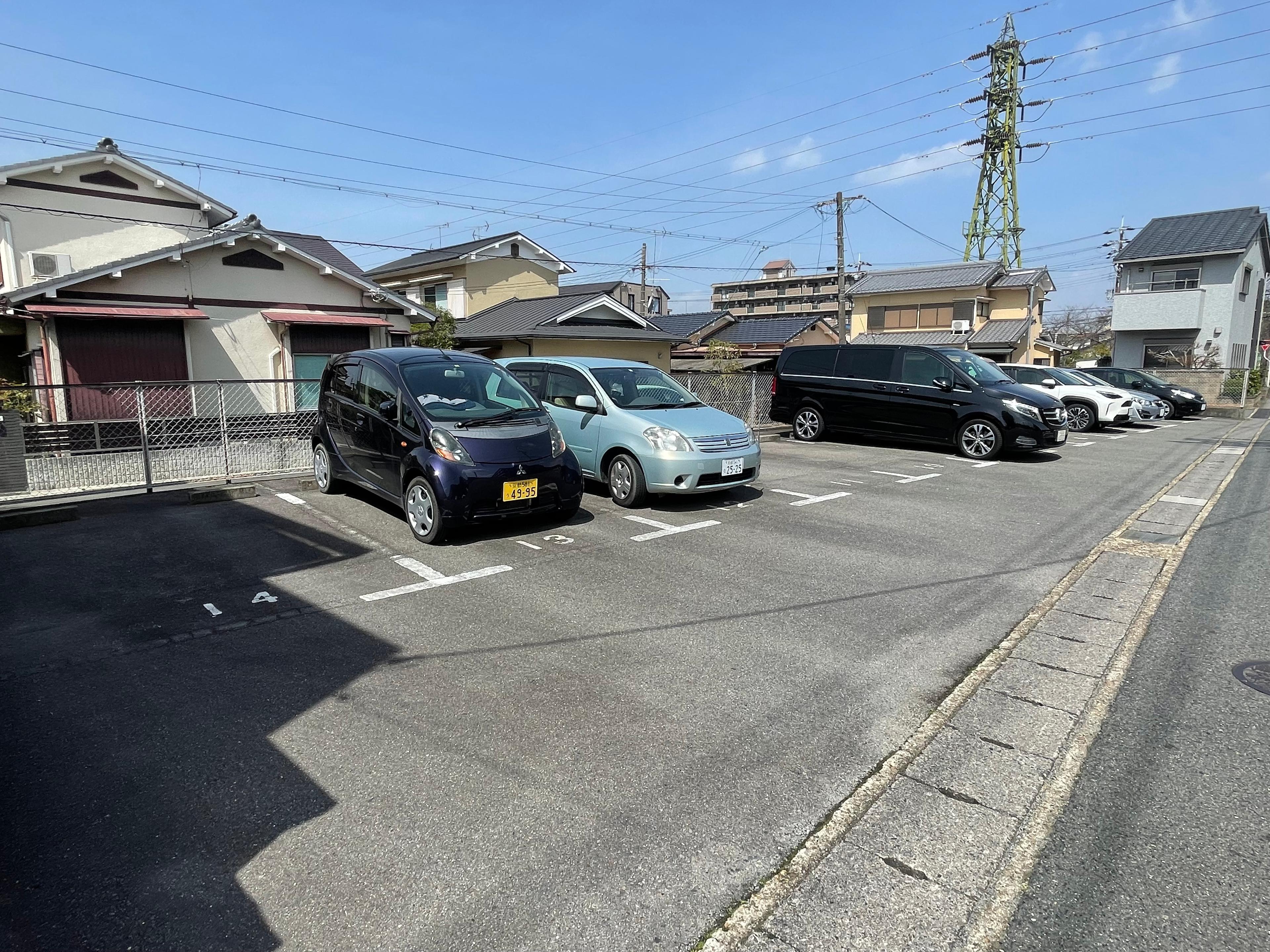 辻本ガレージ2の外観・駐車場イメージ3枚目