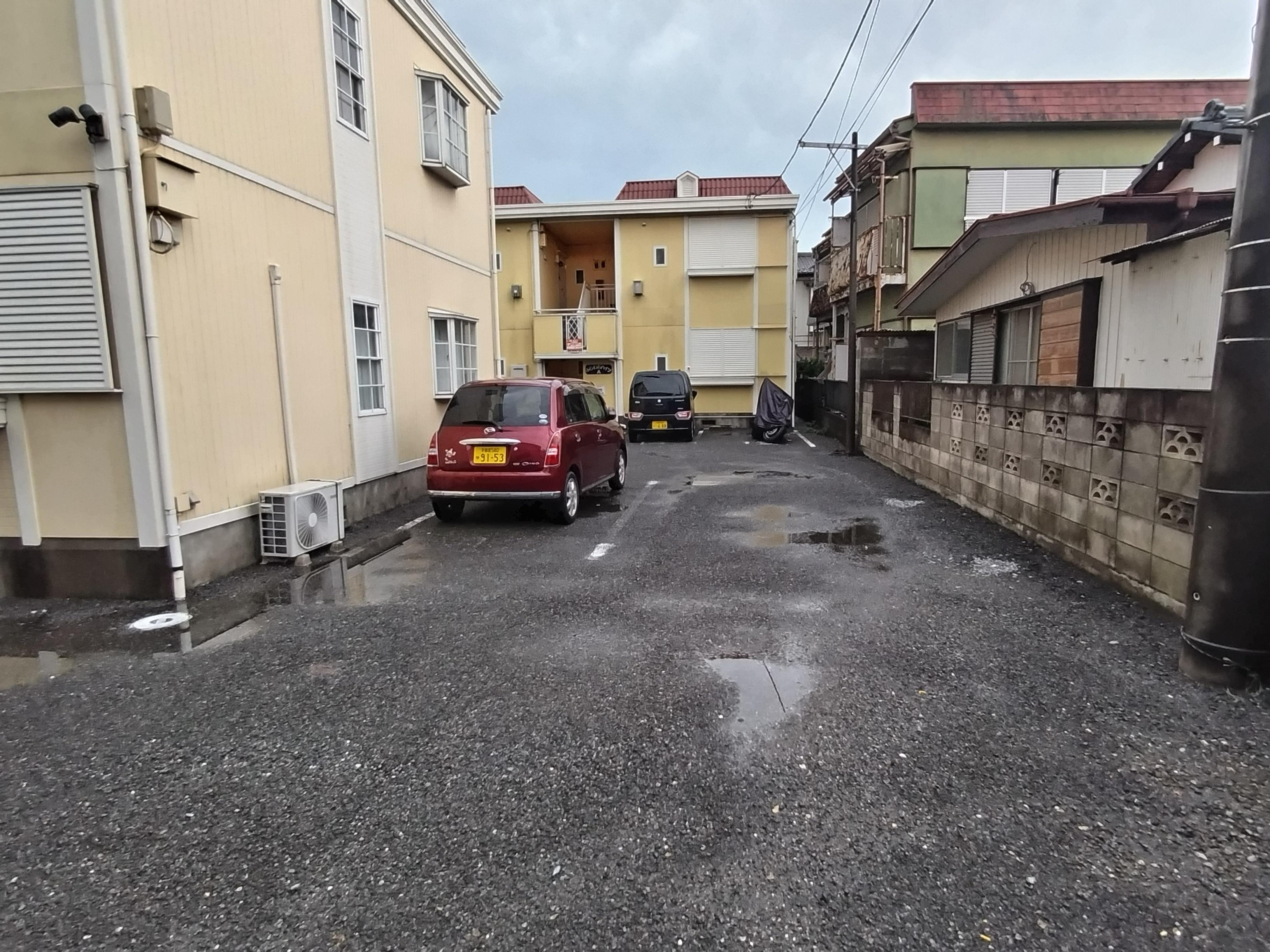 坂戸市三光町2丁目駐車場(ふらわあハイツB棟)の外観・駐車場イメージ1枚目