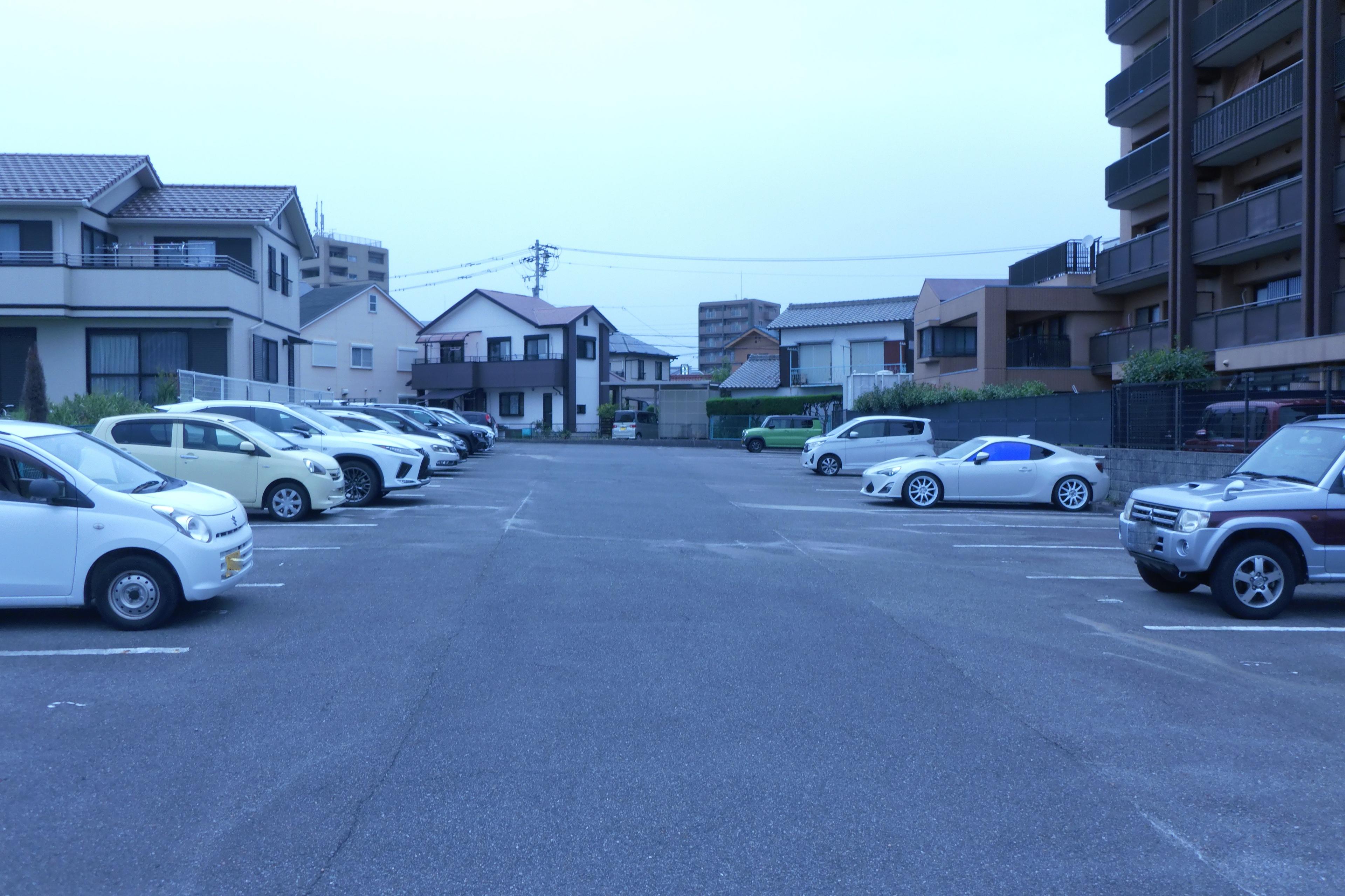 320129の外観・駐車場イメージ1枚目