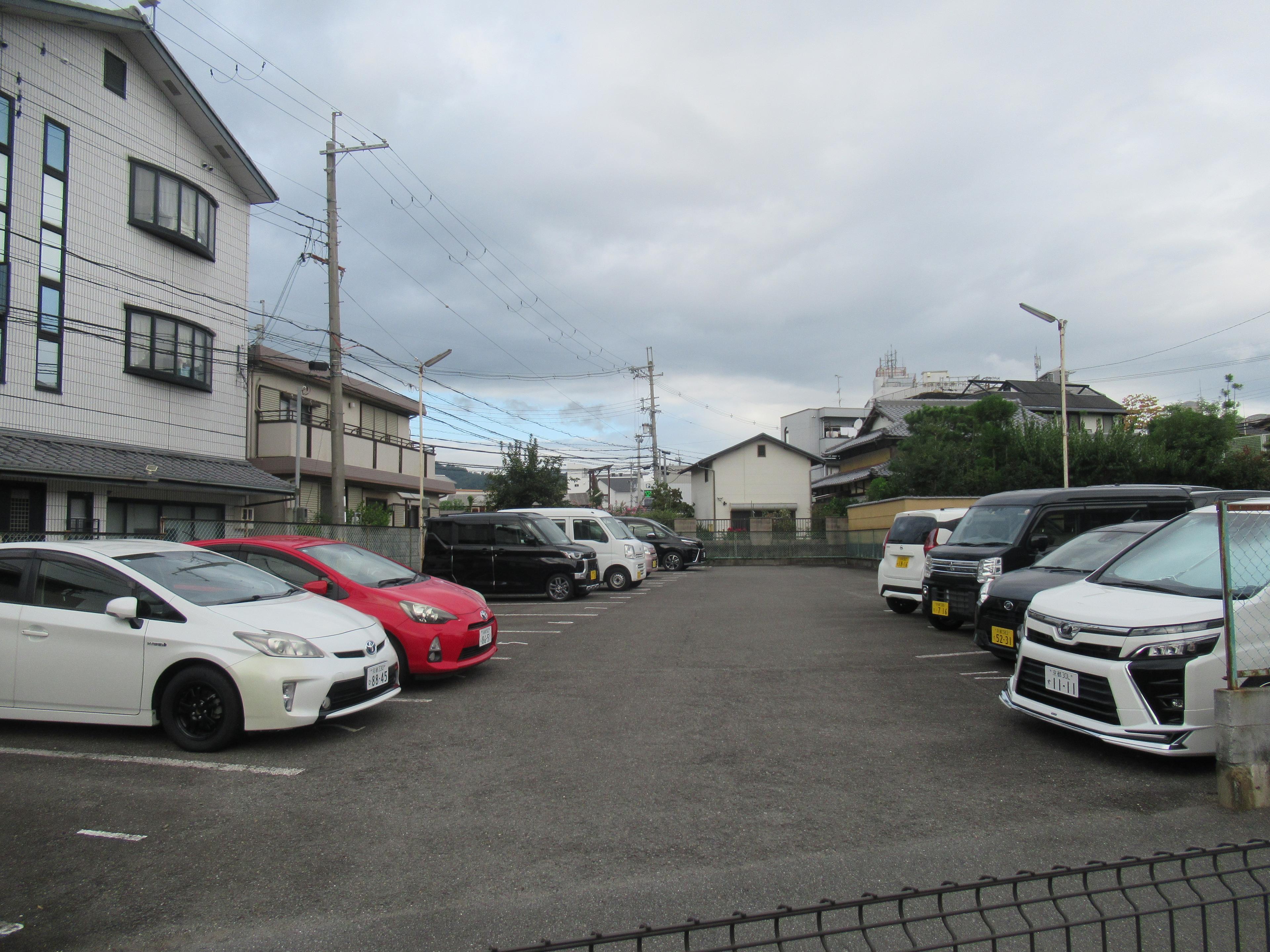 中原ガレージの外観・駐車場イメージ1枚目