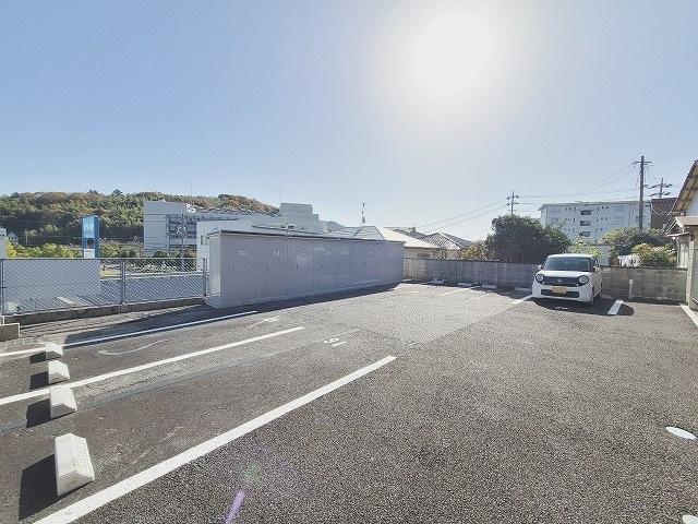 ソレイユ・ルヴァン敷地内駐車場（条件付）の外観・駐車場イメージ2枚目