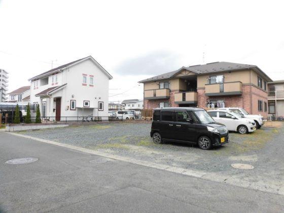 津志田川村月極駐車場の外観・駐車場イメージ2枚目