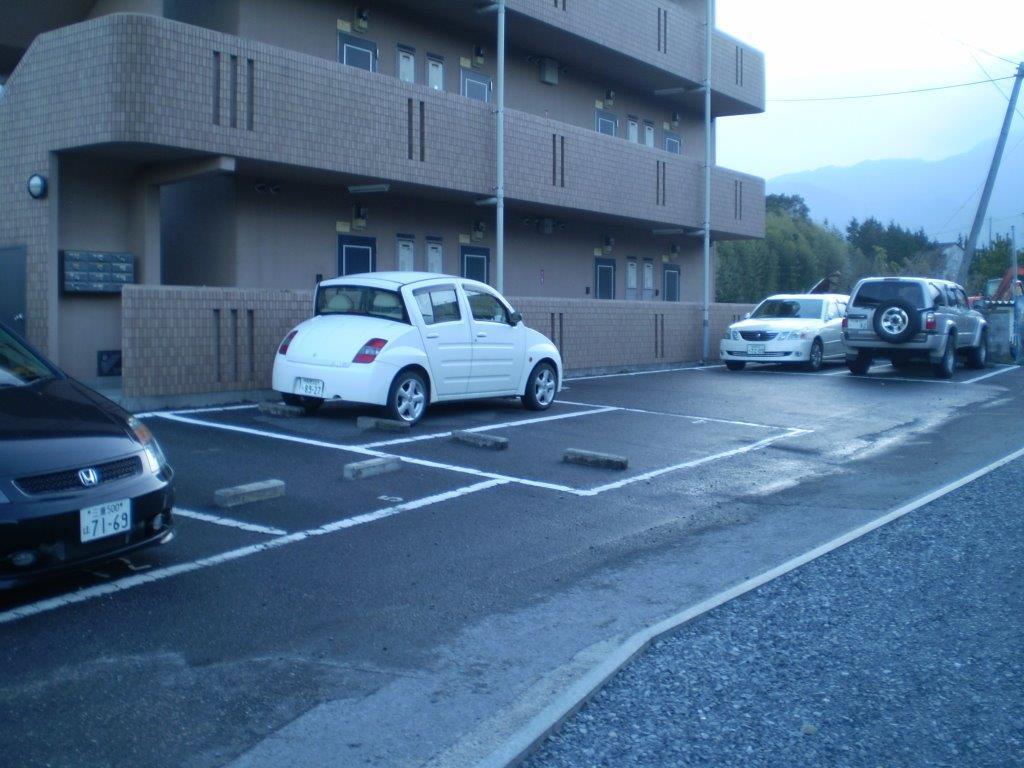 辻マンションＡ棟 (S)の外観・駐車場イメージ3枚目