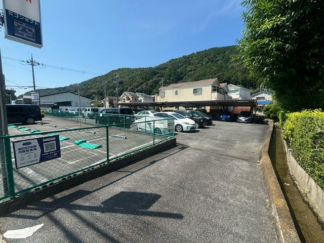 上海道町　殿西ｶﾞﾚｰｼﾞの外観・駐車場イメージ1枚目