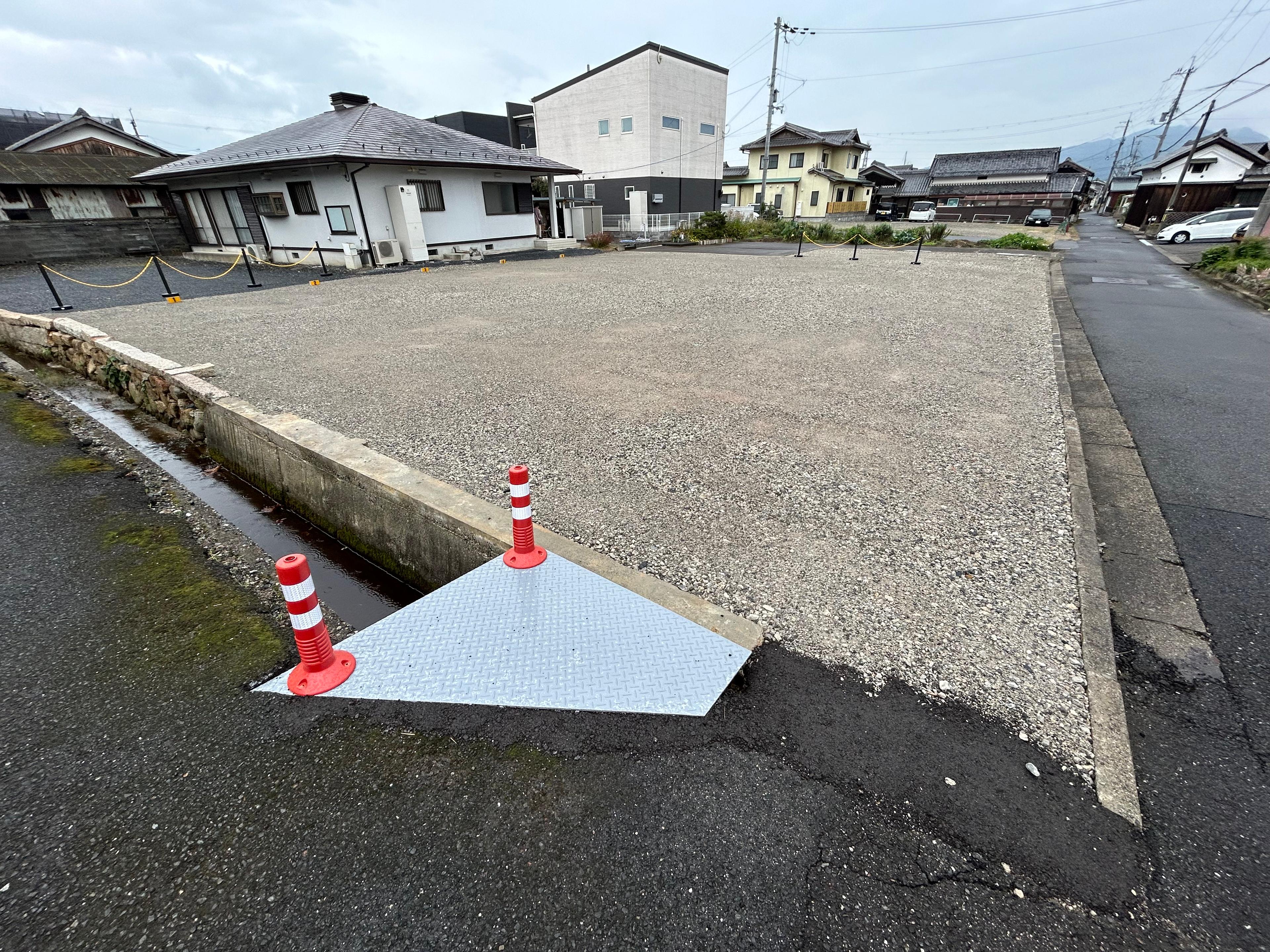 名坂パーキングの外観・駐車場イメージ1枚目