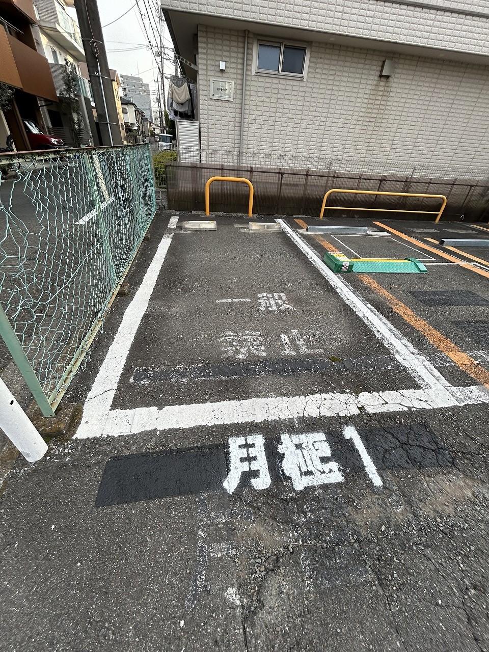 国領町１丁目第４の外観・駐車場イメージ1枚目