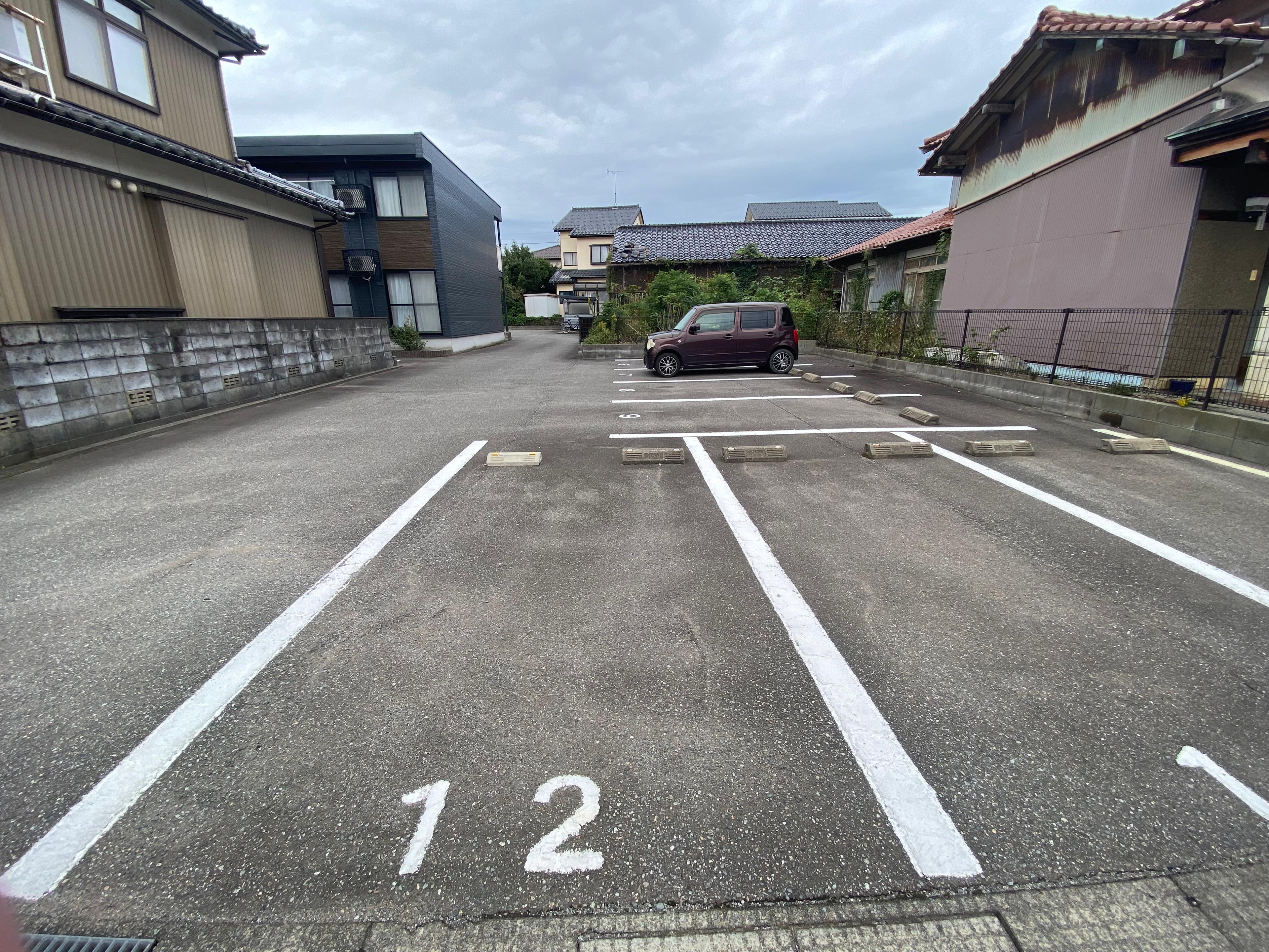 フーズフー(29715)の外観・駐車場イメージ1枚目