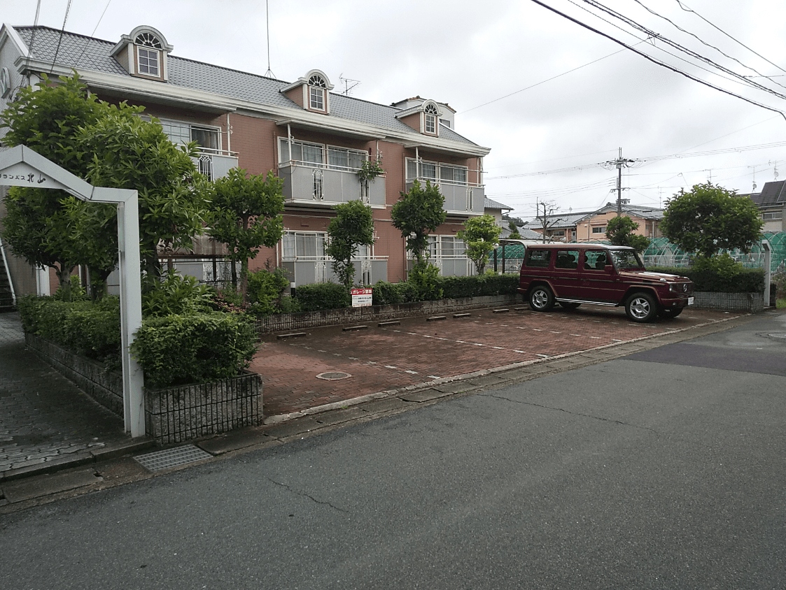 グランパス北山の外観・駐車場イメージ1枚目