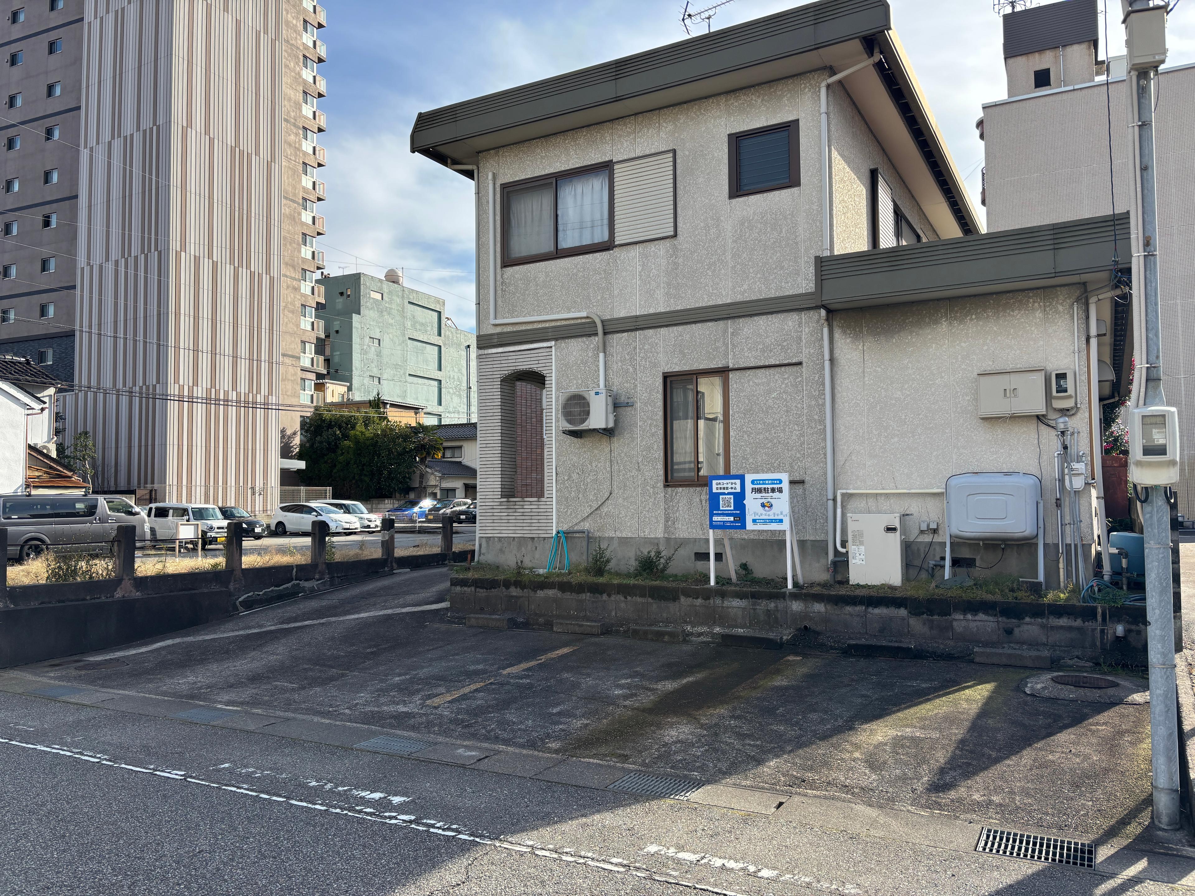 総曲輪4丁目パーキングの外観・駐車場イメージ1枚目