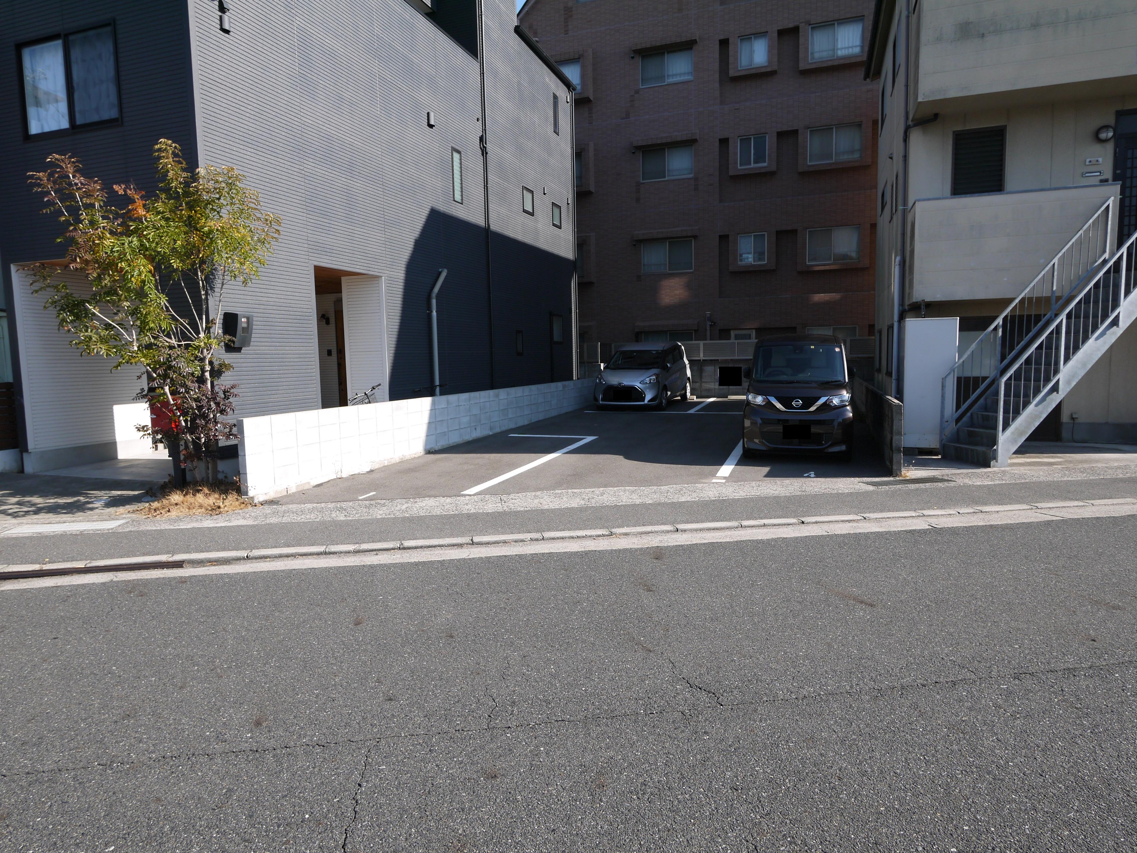 楽々園５丁目１２ガレージの外観・駐車場イメージ1枚目
